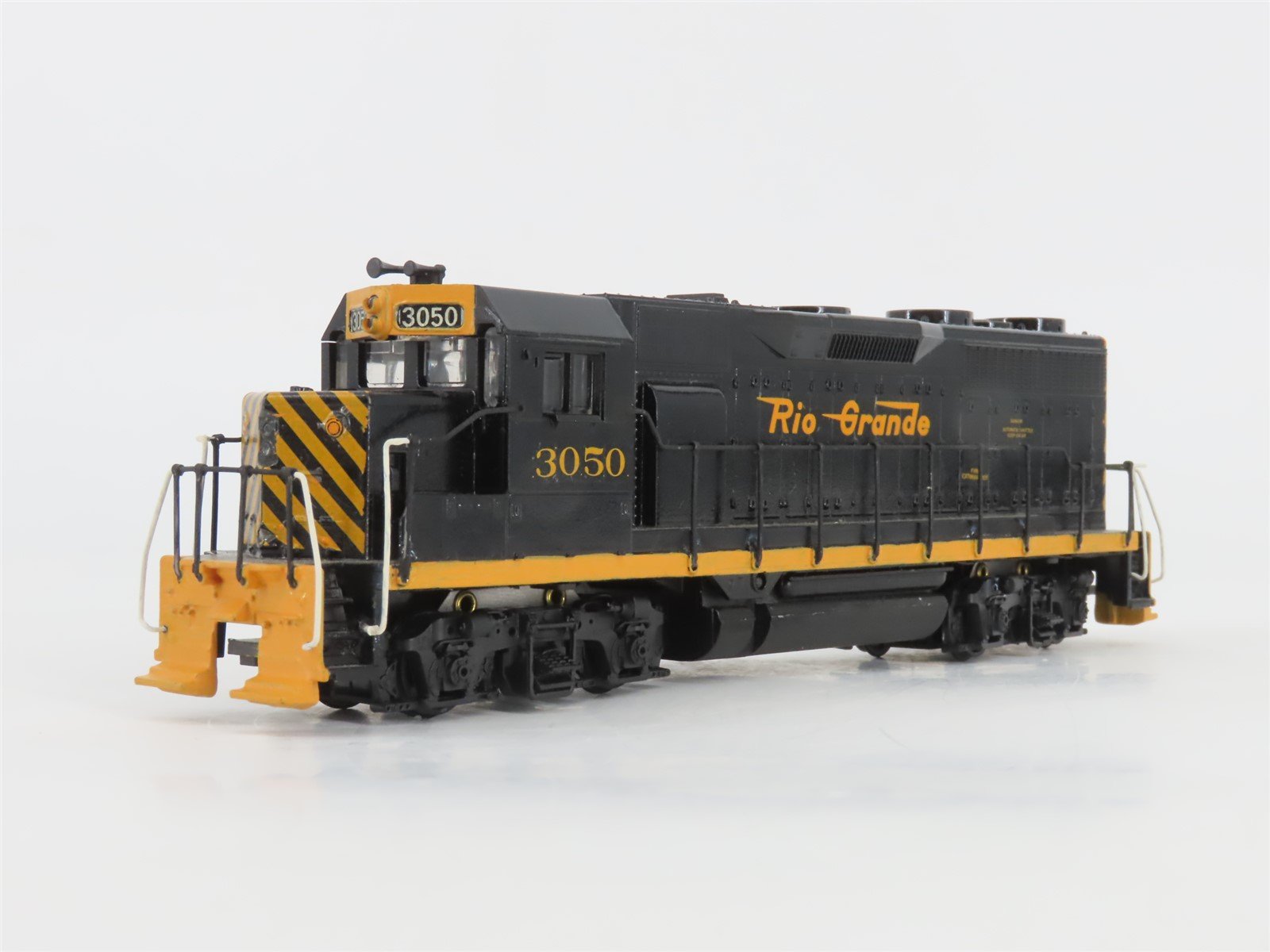 HO Scale Athearn 4200 D&RGW Rio Grande GP35 Diesel #3050 - Custom - Unpowered