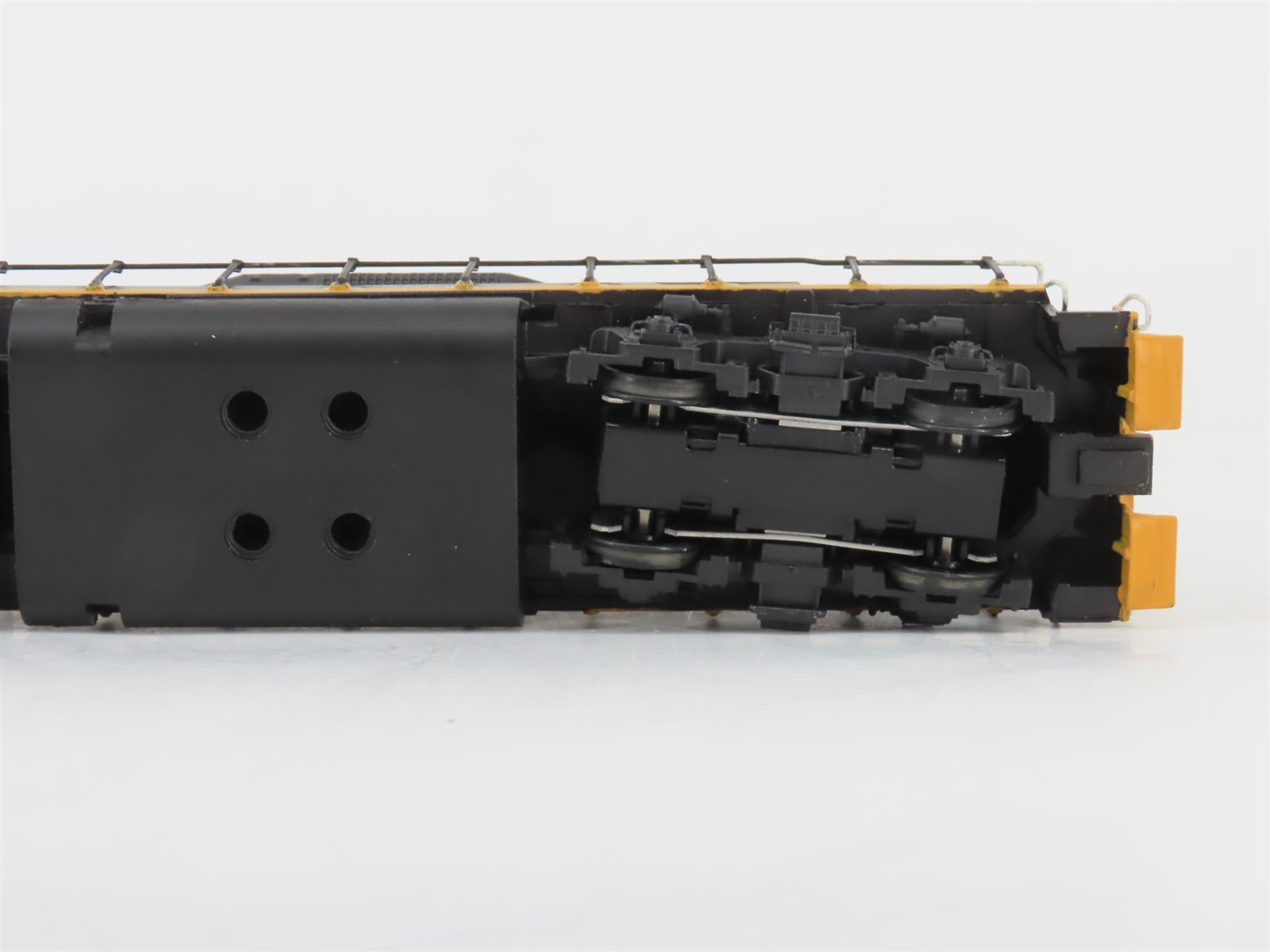 HO Scale Athearn 4200 D&RGW Rio Grande GP35 Diesel #3050 - Custom - Unpowered