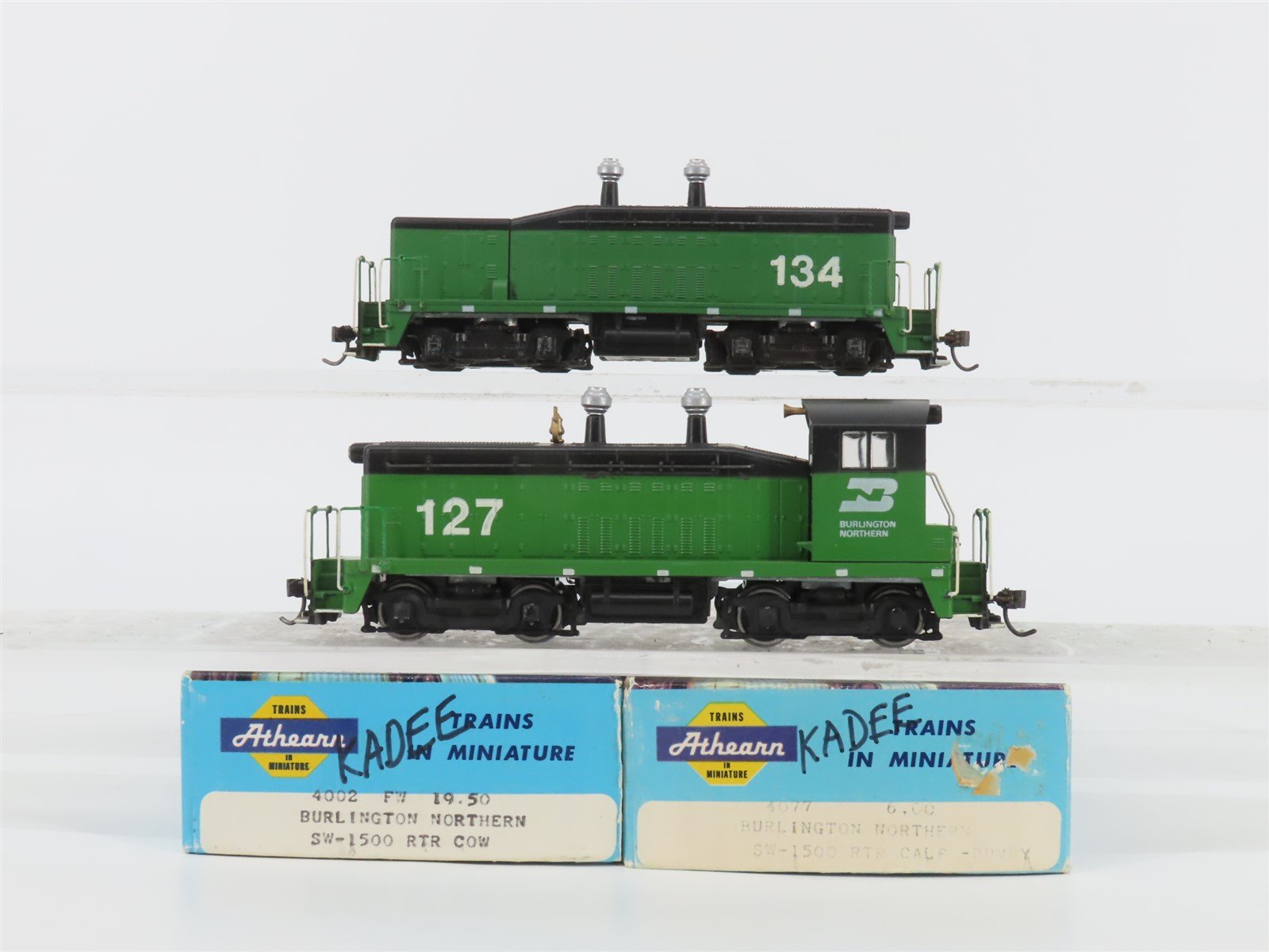 HO Scale Athearn 4002/4077 BN Burlington Northern SW1500 Cow & Calf Diesel Set