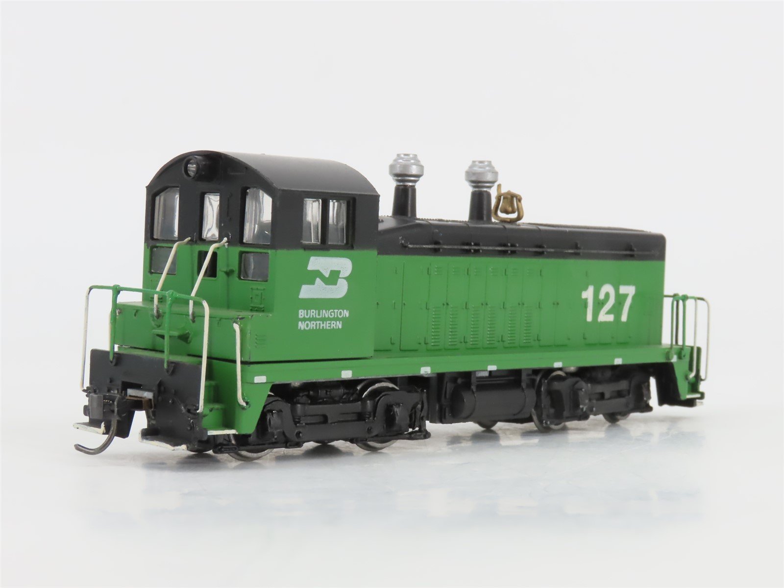 HO Scale Athearn 4002/4077 BN Burlington Northern SW1500 Cow & Calf Diesel Set