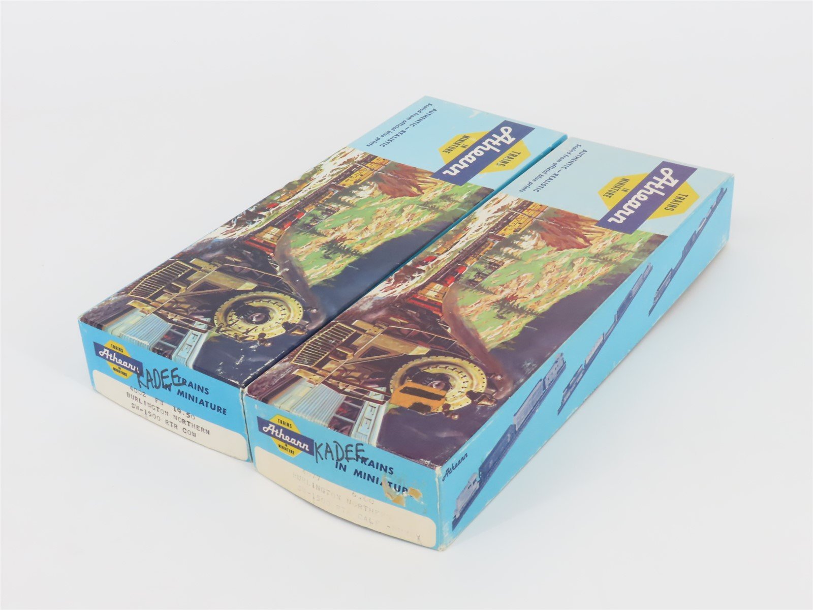 HO Scale Athearn 4002/4077 BN Burlington Northern SW1500 Cow & Calf Diesel Set