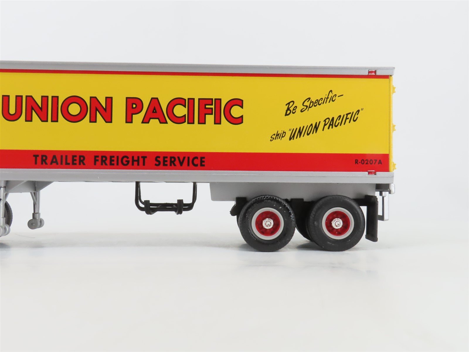 1:34 Scale First Gear #19-1965 Die-Cast UP Union Pacific RF-200 Tractor Trailer