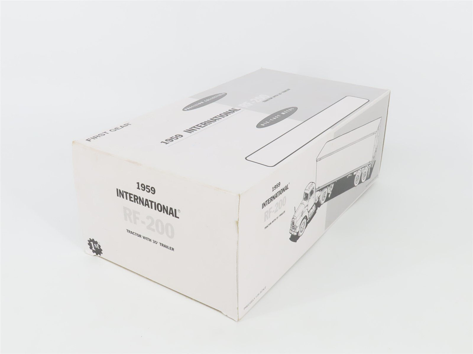 1:34 Scale First Gear #19-1965 Die-Cast UP Union Pacific RF-200 Tractor Trailer