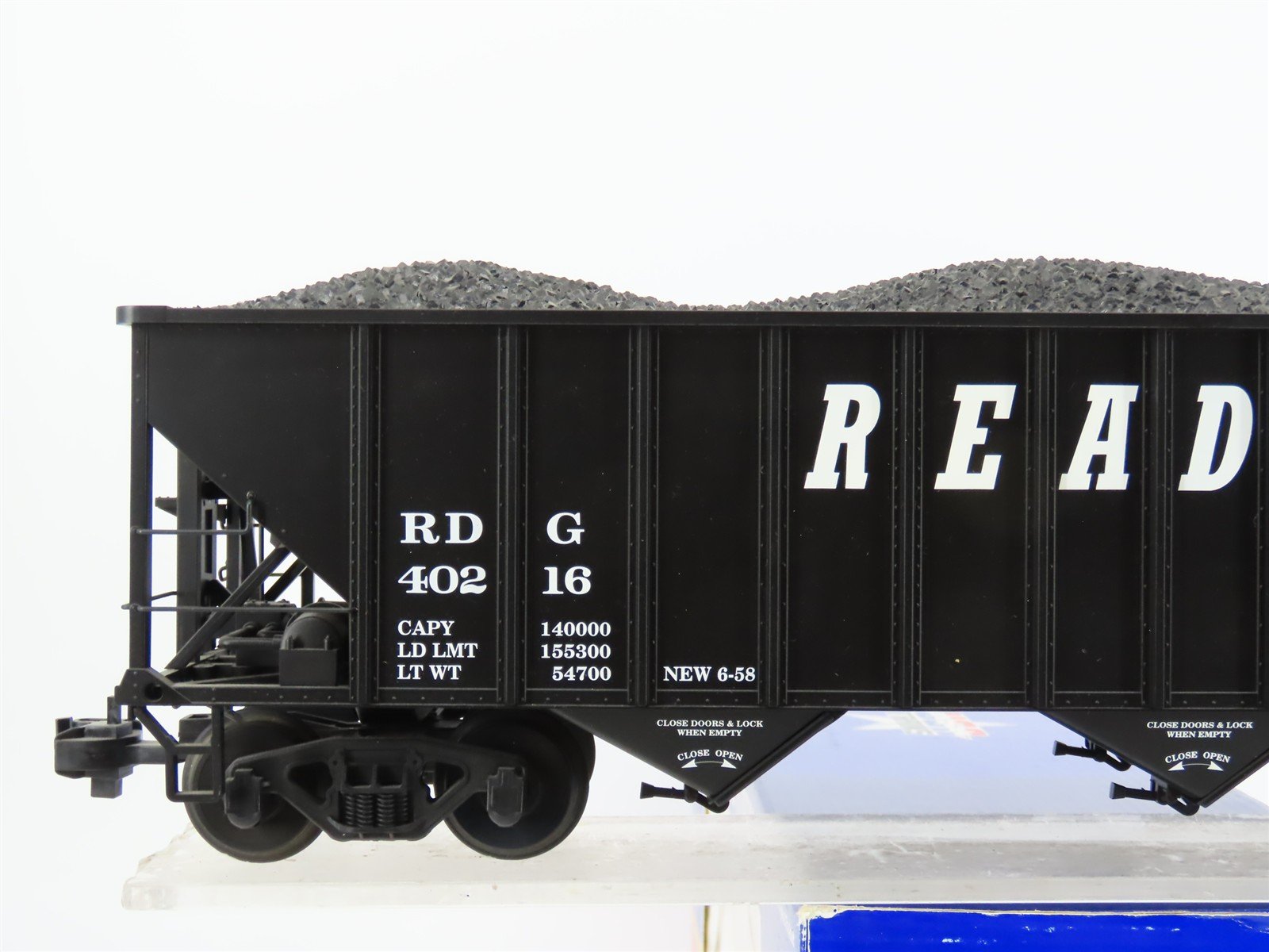 G Scale USA Trains R14015 RDG Reading 3-Bay Open Hopper #40216 w/Coal Load