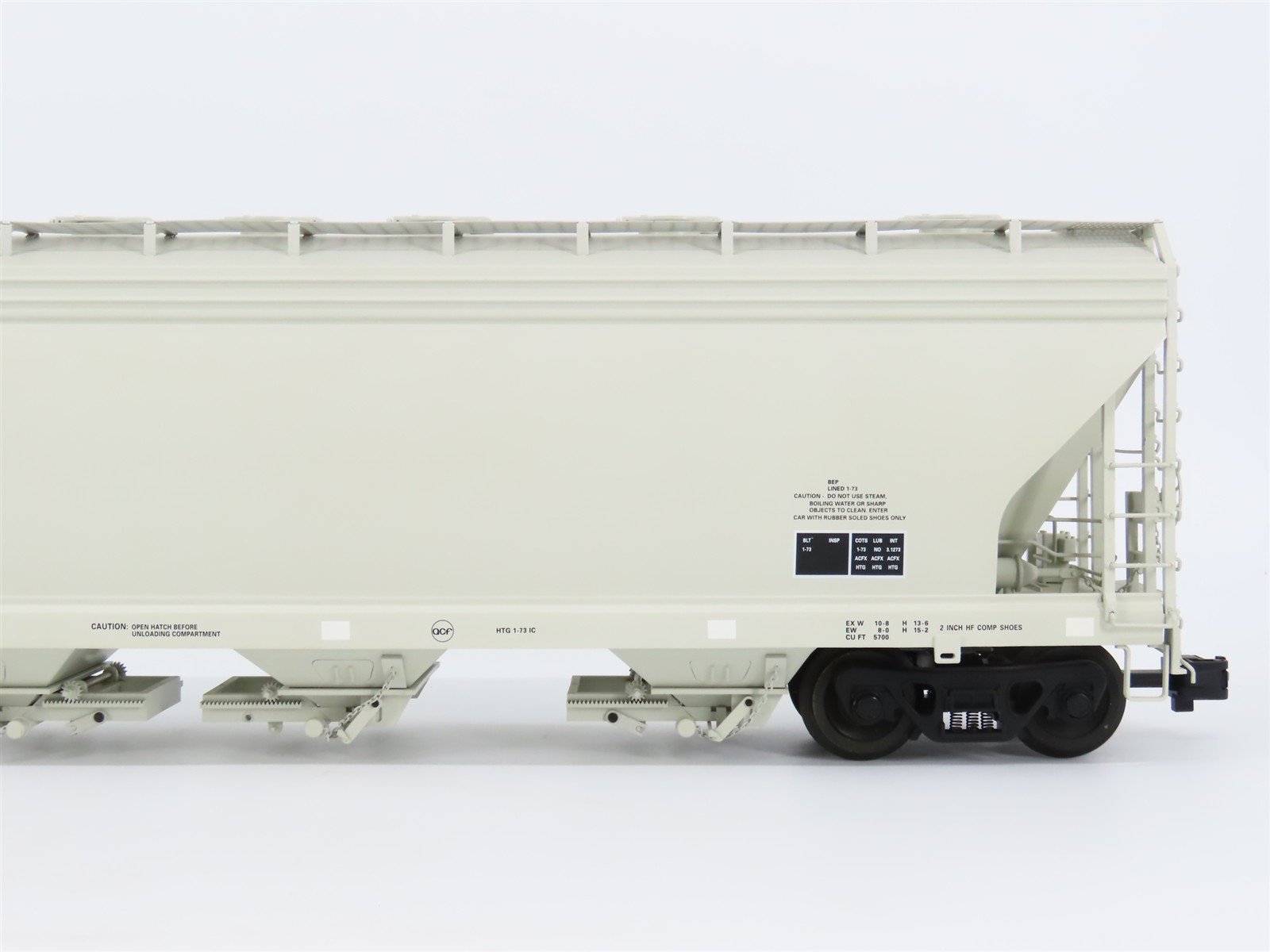 G Scale USA Trains RDG Reading 4-Bay Covered Hopper #79196