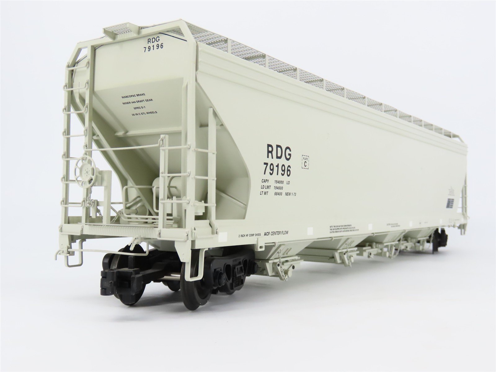 G Scale USA Trains RDG Reading 4-Bay Covered Hopper #79196