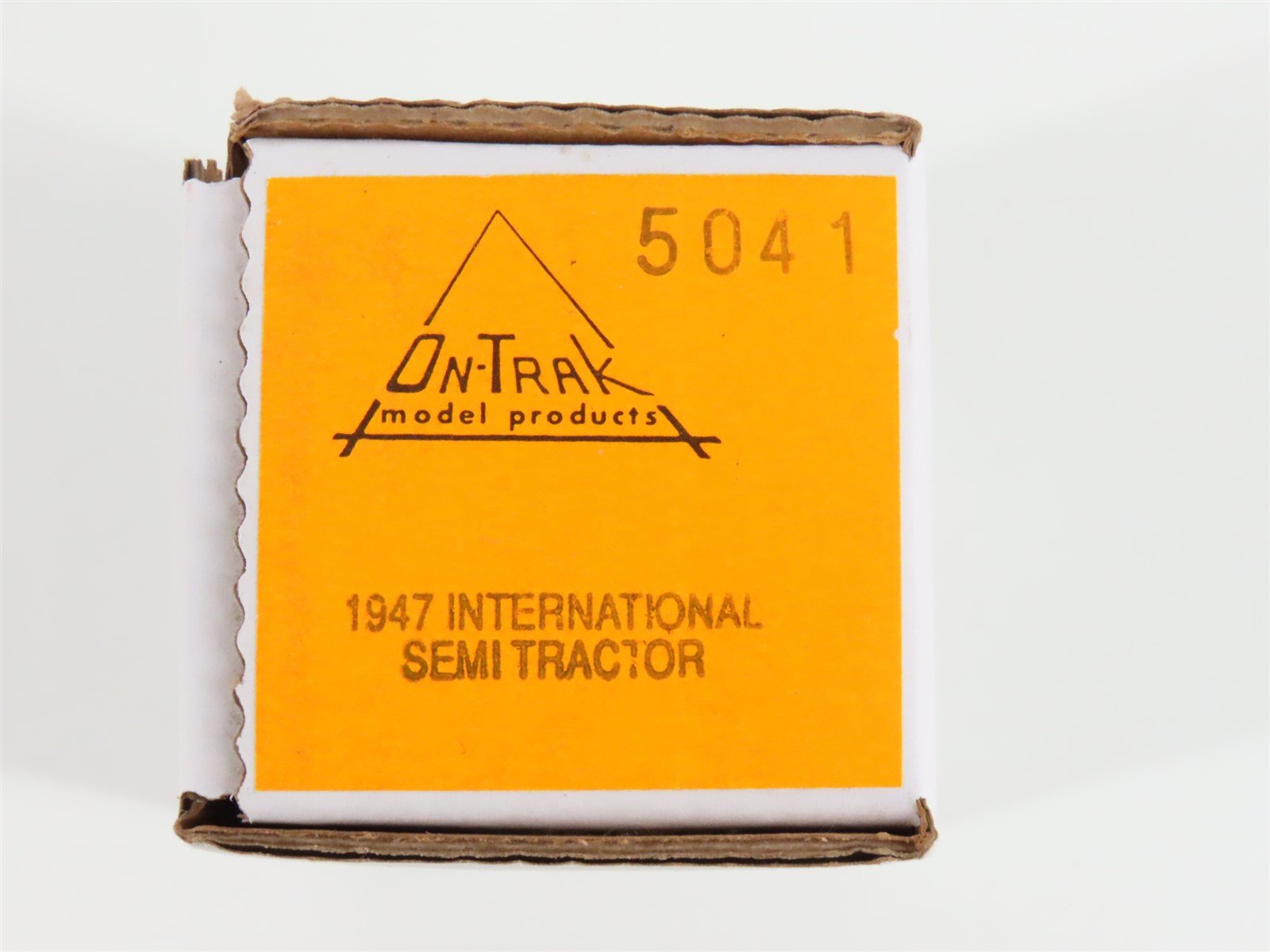 HO 1/87 Scale On-Trak Kit #5041 1947 International Semi Tractor