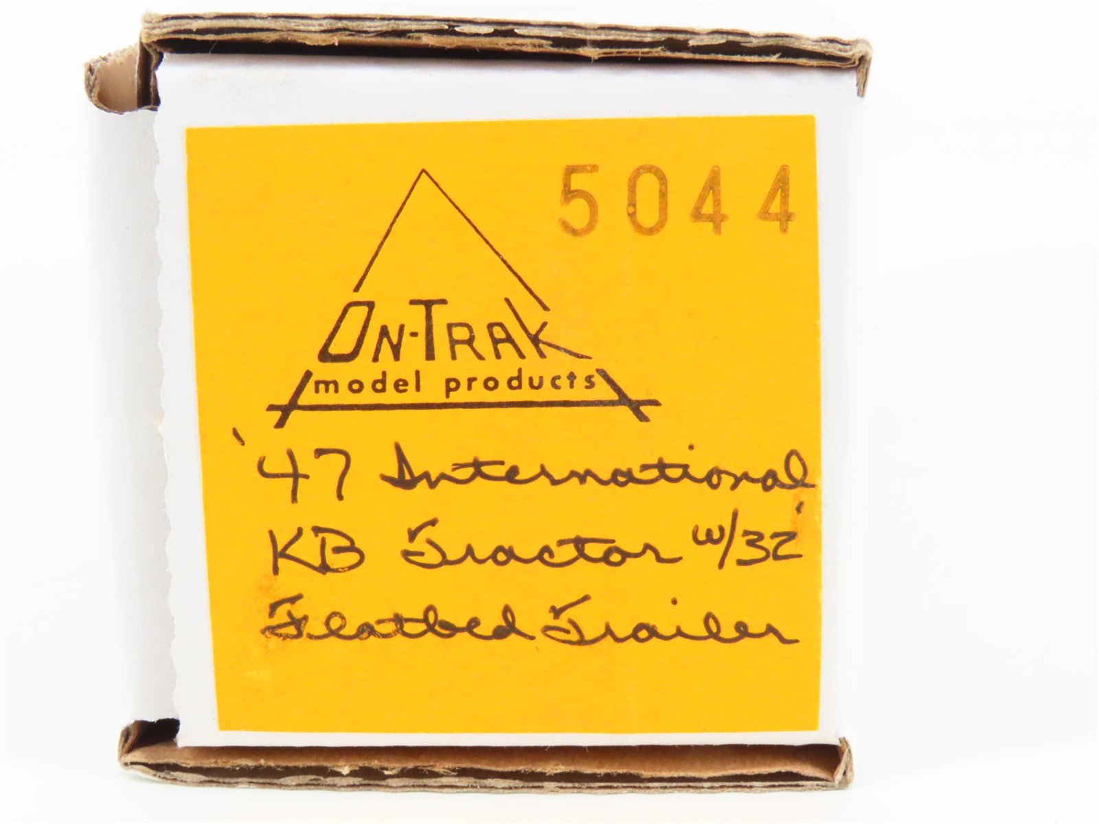 HO 1/87 Scale On-Trak Kit #5044 International KB Tractor w/ 32' Flatbed Trailer