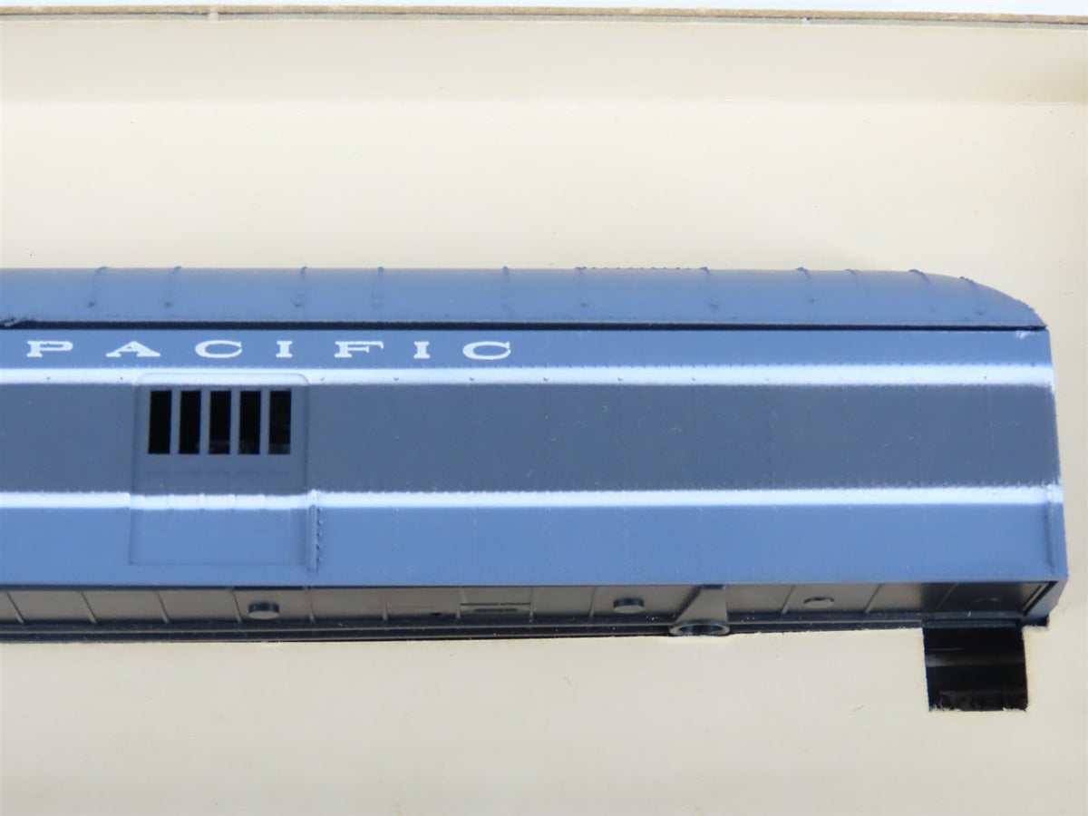 HO Scale Roundhouse Undecorated &amp; UP Pullman Coach, Baggage Passenger Car Kits
