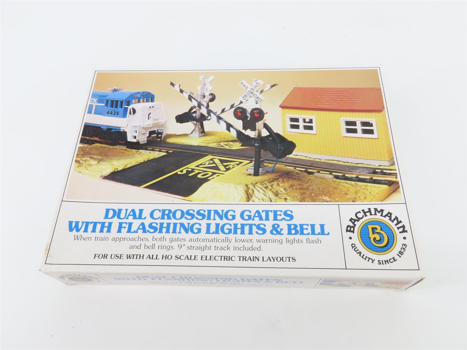 HO 1/87 Scale Bachmann 46214 Dual Crossing Gates w/ Flashing Lights & Bell