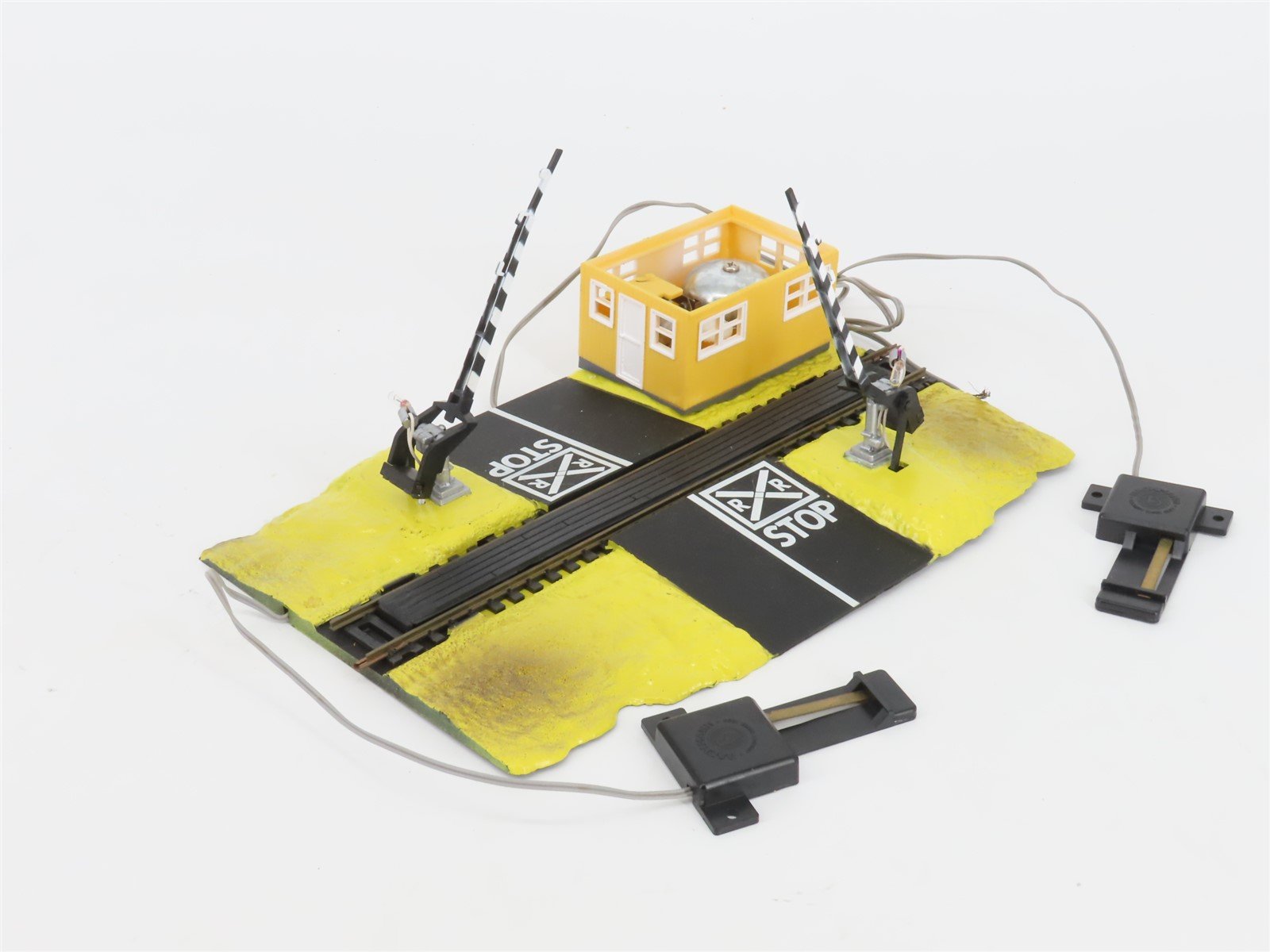 HO 1/87 Scale Bachmann 46214 Dual Crossing Gates w/ Flashing Lights & Bell