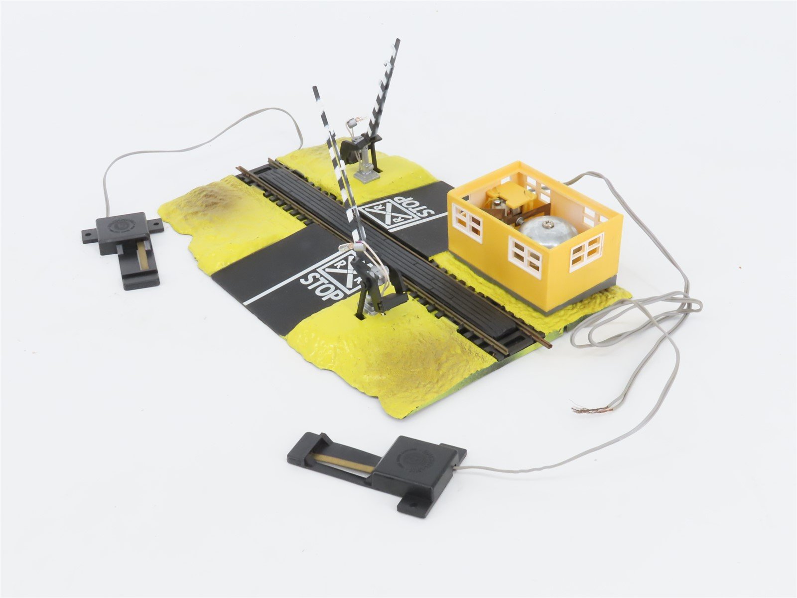 HO 1/87 Scale Bachmann 46214 Dual Crossing Gates w/ Flashing Lights & Bell