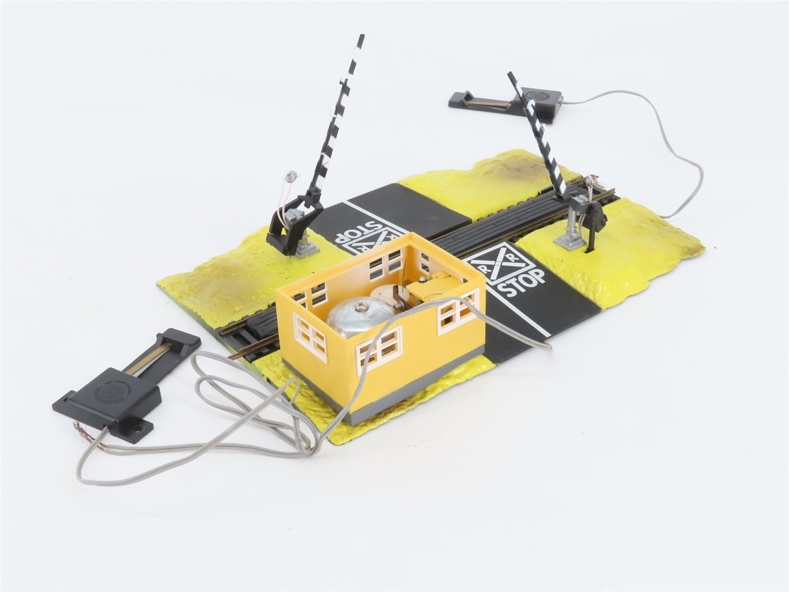 HO 1/87 Scale Bachmann 46214 Dual Crossing Gates w/ Flashing Lights & Bell