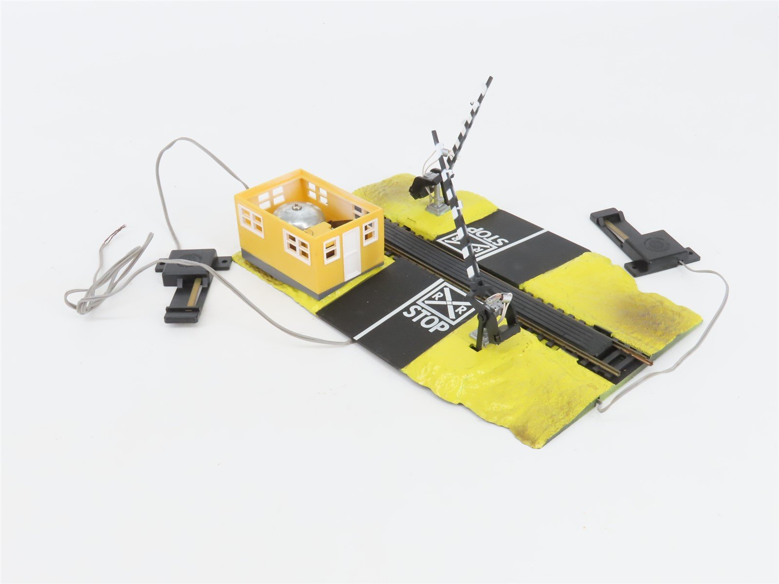 HO 1/87 Scale Bachmann 46214 Dual Crossing Gates w/ Flashing Lights & Bell