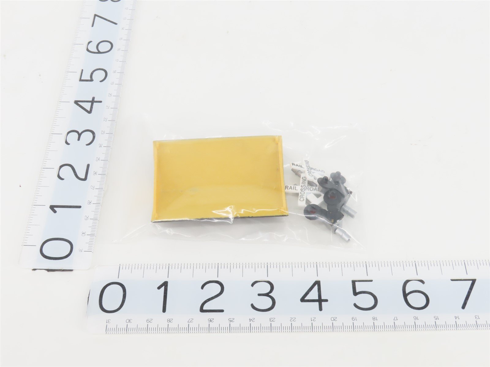 HO 1/87 Scale Bachmann 46214 Dual Crossing Gates w/ Flashing Lights & Bell