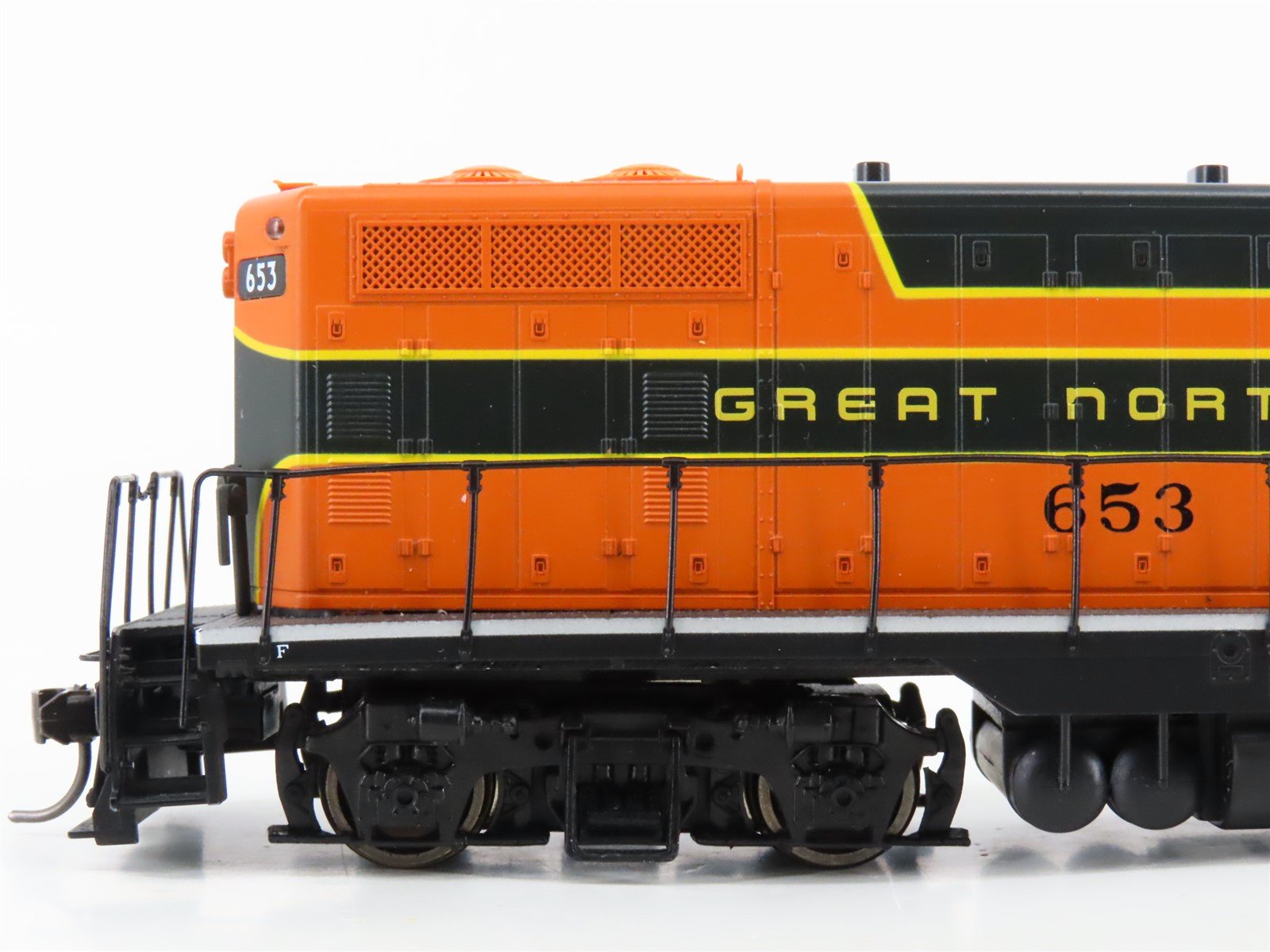 HO Scale Proto 2000 GN Great Northern EMD GP7 Diesel #653 w/ DCC