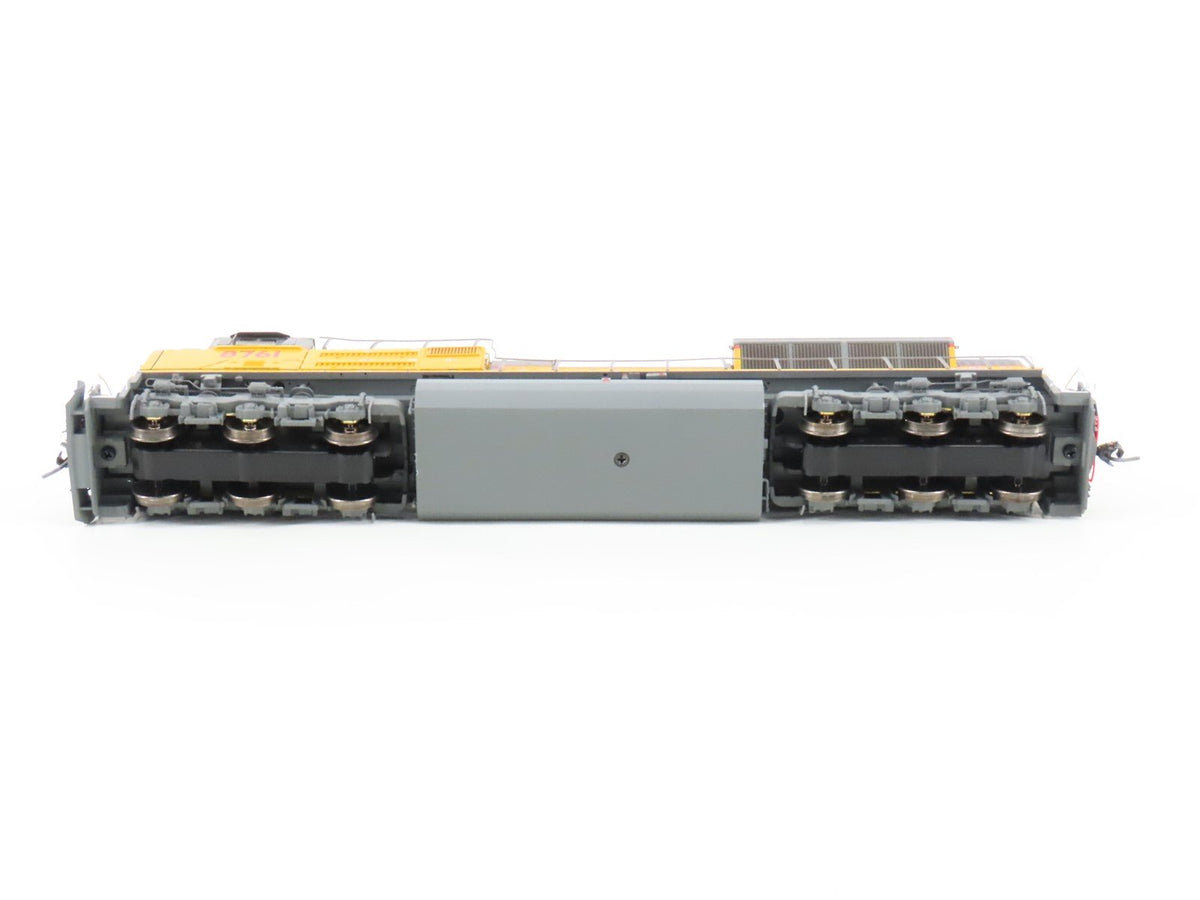 HO Scale Athearn Genesis ATHG68898 UP &quot;Flag&quot; SD70ACe Diesel #8761 w/ DCC &amp; Sound