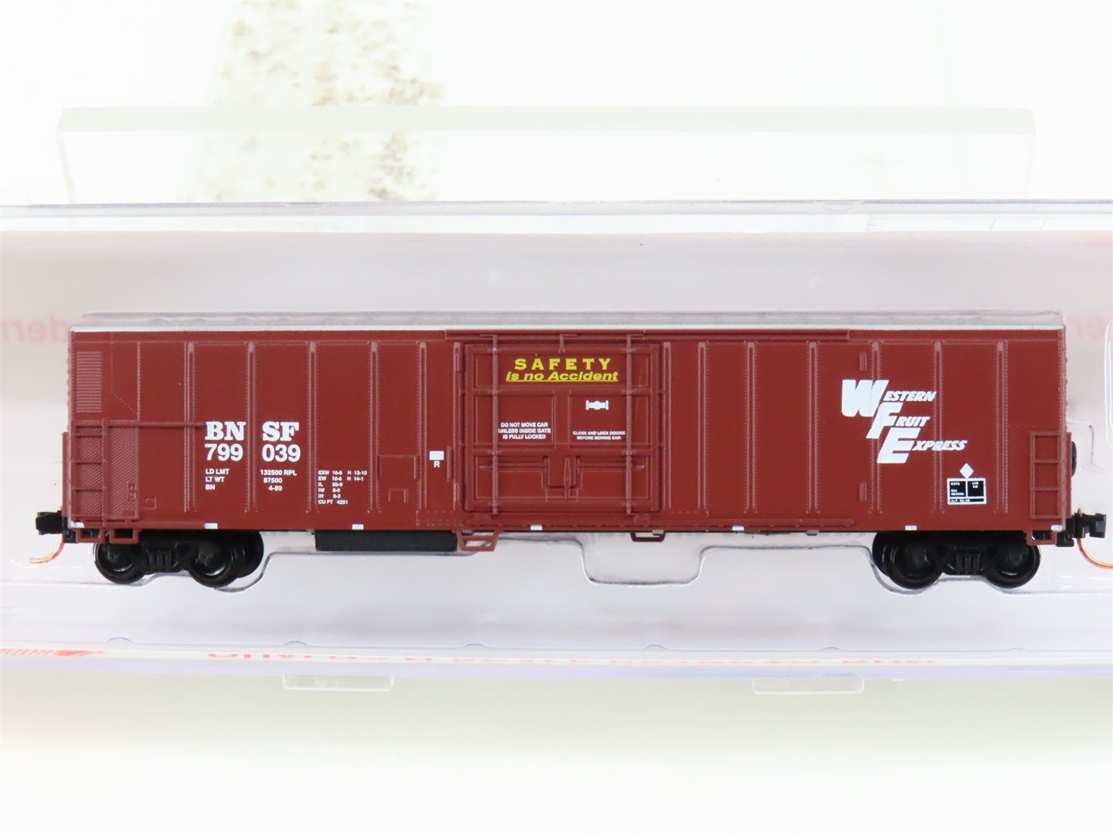 N Roundhouse 84206 BNSF Western Fruit Express 57' Mech Reefer #799039 UPGRADED