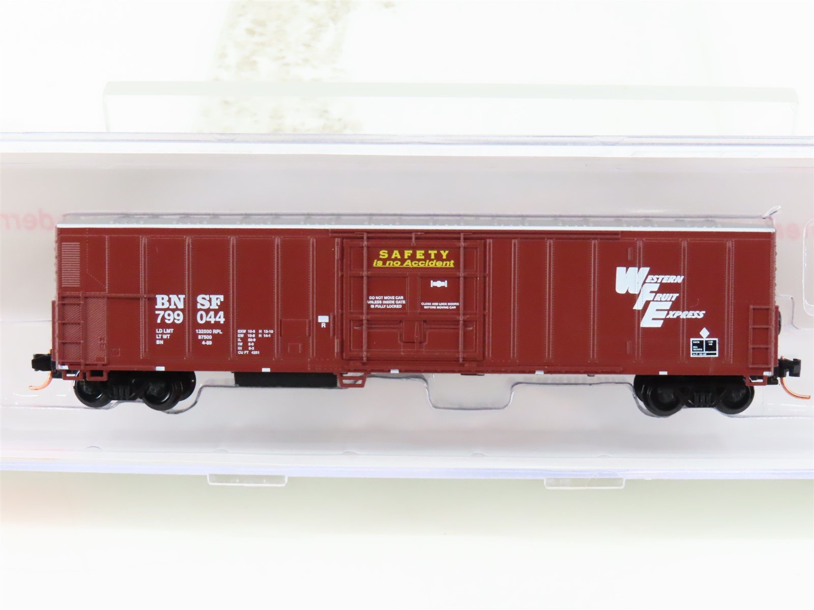 N Roundhouse 84206 BNSF Western Fruit Express 57' Mech Reefer #799039 UPGRADED