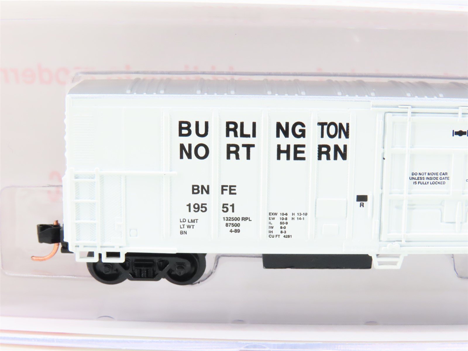 N Roundhouse 84207 BNSF Western Fruit Express 57' Mech Reefer #19551 UPGRADED