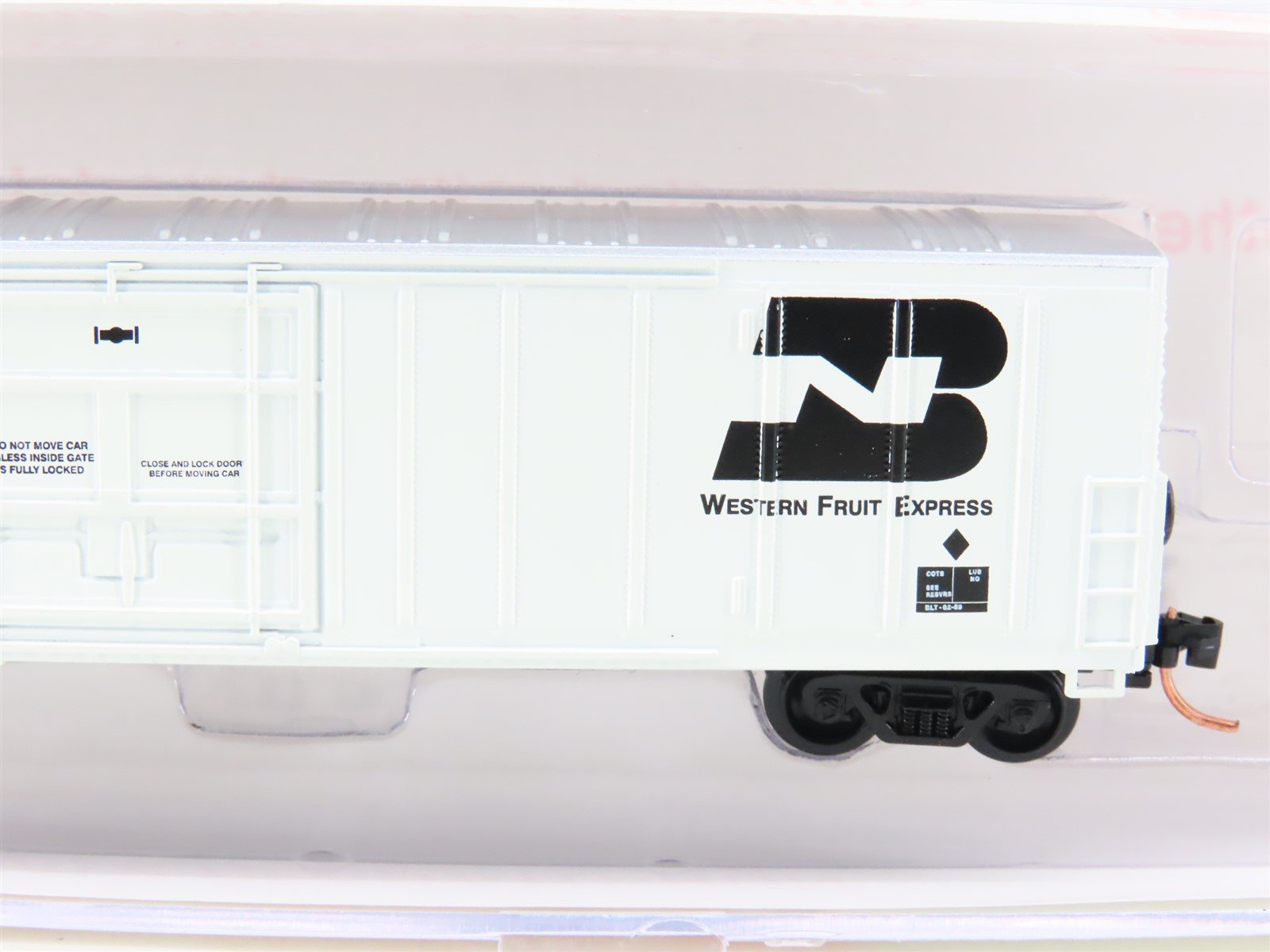 N Roundhouse 84207 BNSF Western Fruit Express 57' Mech Reefer #19551 UPGRADED