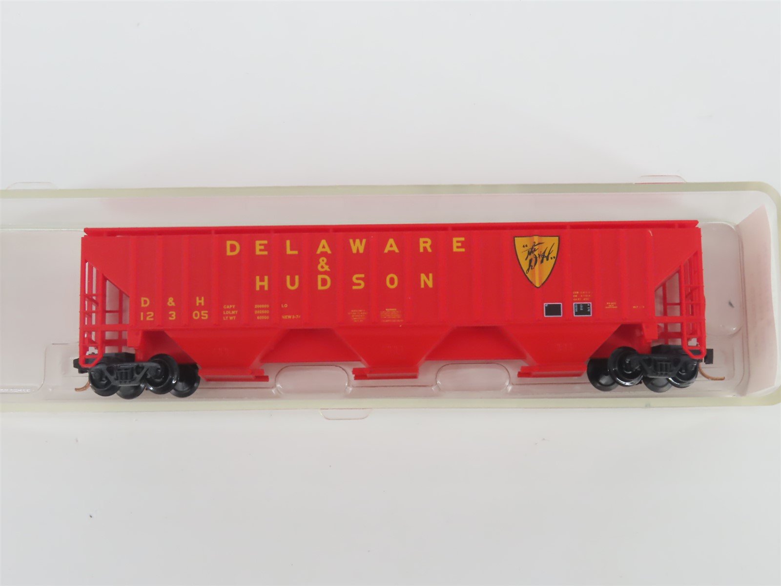 N Scale Red Caboose RM-25626-1 D&H Delaware & Hudson 3-Bay Covered Hopper #12305