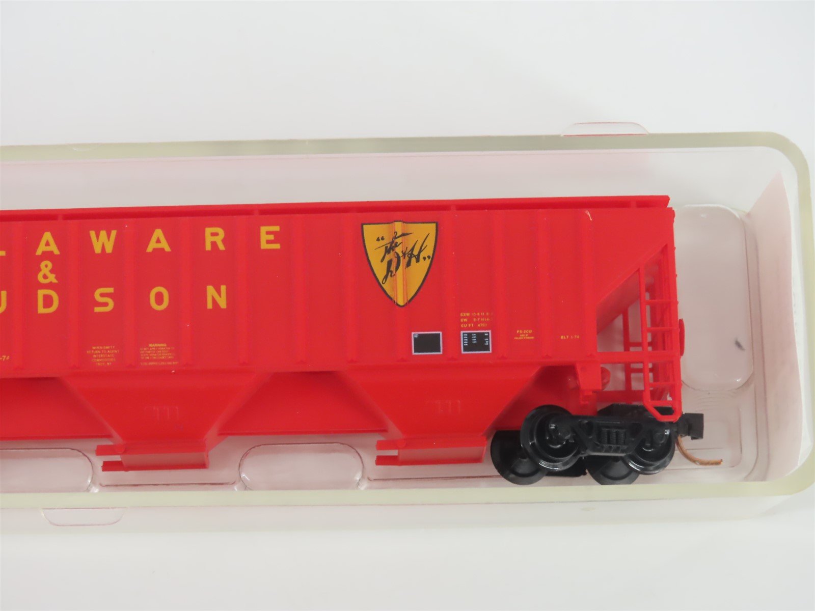 N Scale Red Caboose RM-25626-1 D&H Delaware & Hudson 3-Bay Covered Hopper #12305