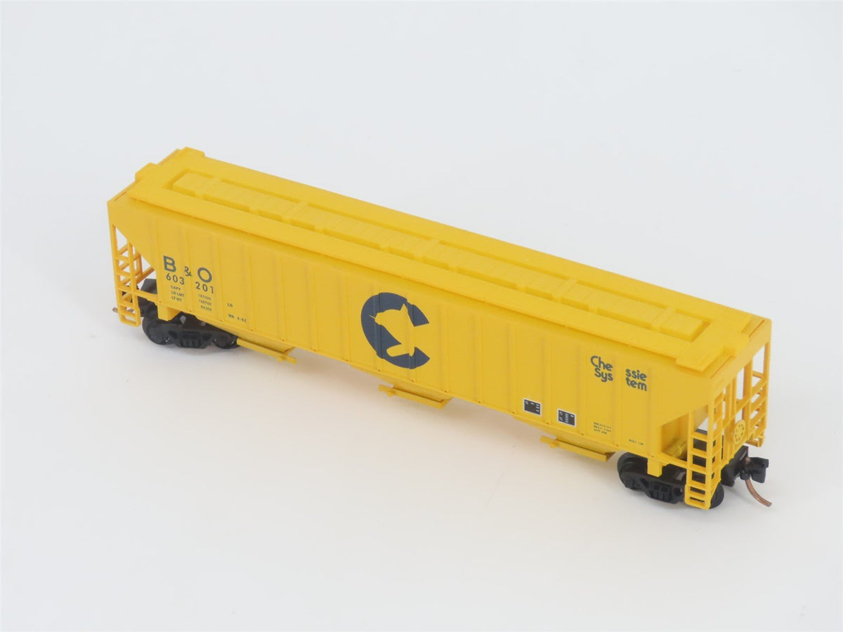 N Scale Red Caboose RN-15424-4 B&amp;O Chessie System 3-Bay Covered Hopper #603201