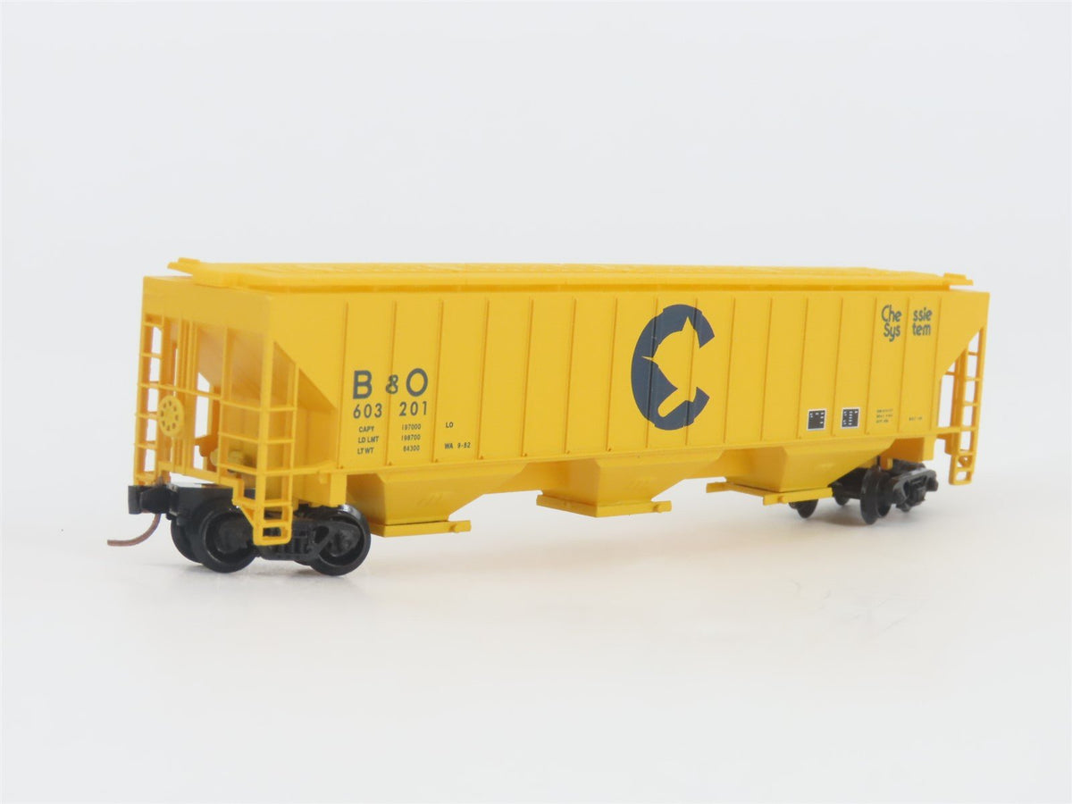 N Scale Red Caboose RN-15424-4 B&amp;O Chessie System 3-Bay Covered Hopper #603201