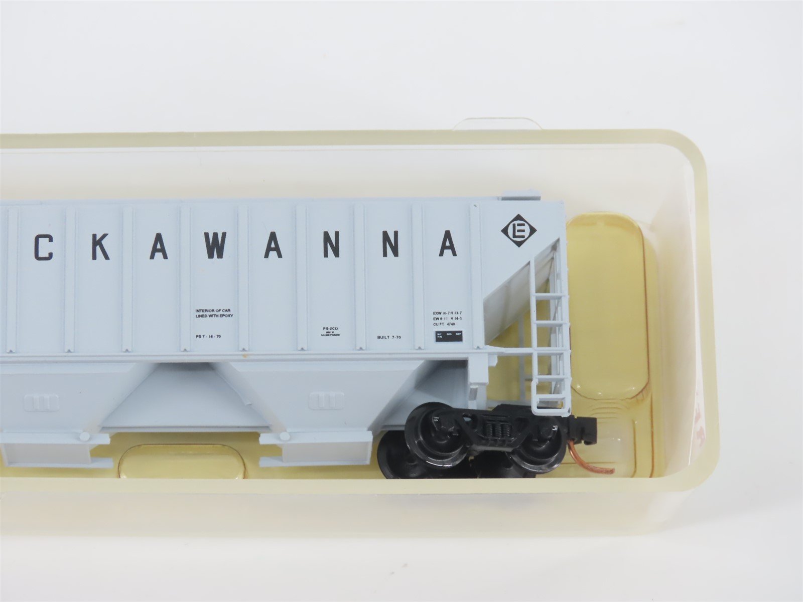 N Scale Red Caboose RN-15422-4 EL Erie Lackawanna 3-Bay Covered Hopper #20214