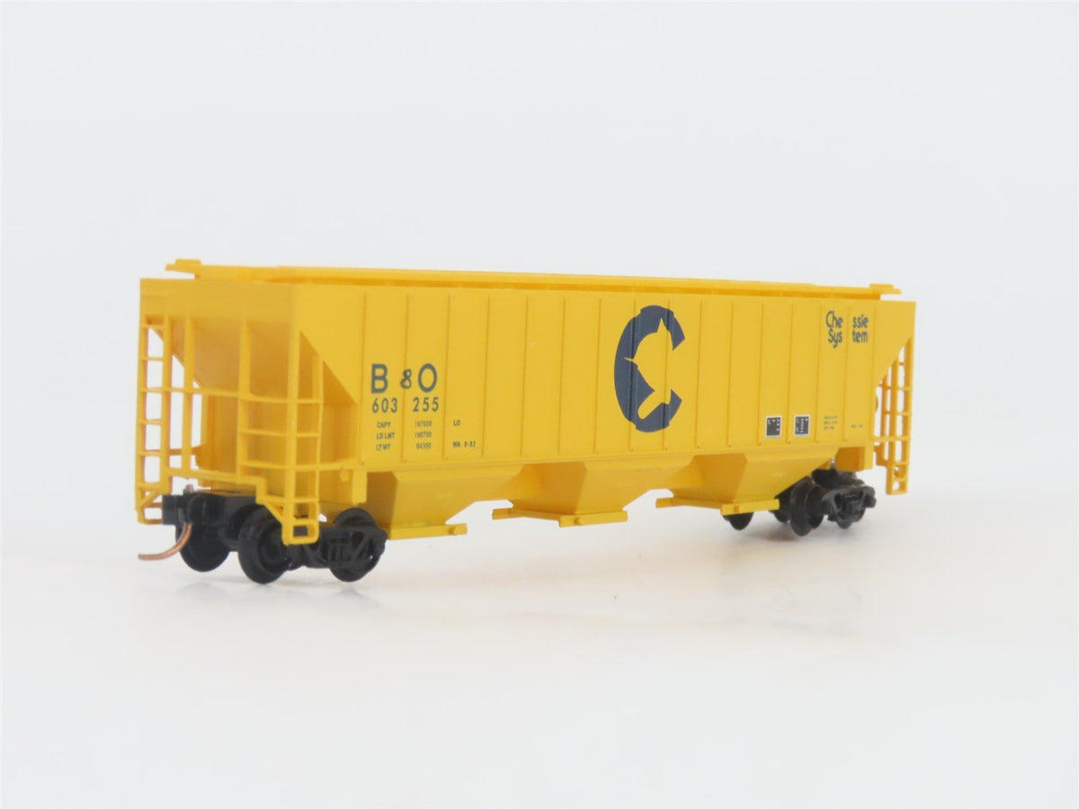 N Scale Red Caboose RN-15424-5 B&amp;O Chessie System 3-Bay Covered Hopper #603255