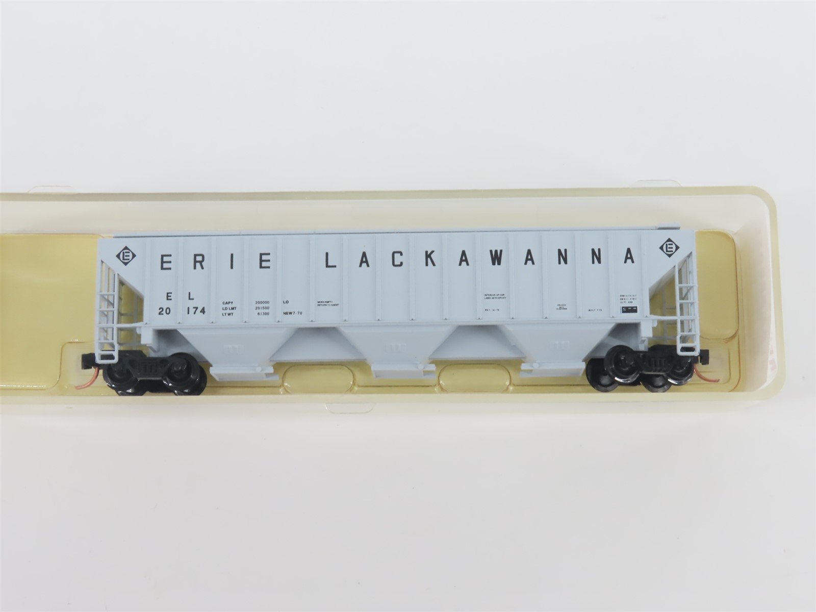 N Scale Red Caboose RN-15422-2 EL Erie Lackawanna 3-Bay Covered Hopper #20174