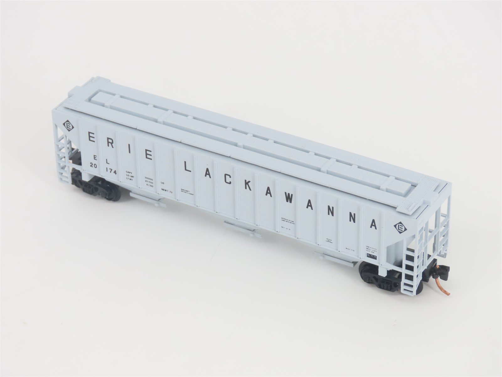 N Scale Red Caboose RN-15422-2 EL Erie Lackawanna 3-Bay Covered Hopper #20174