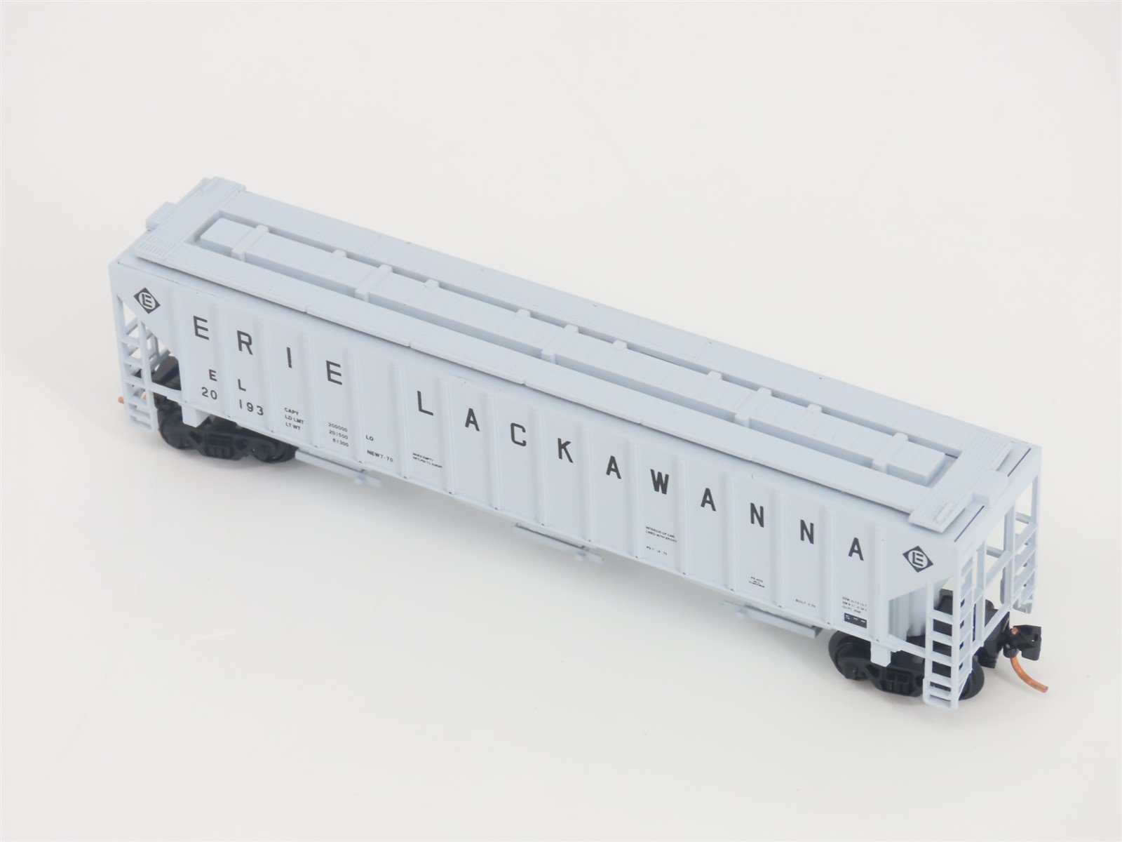 N Scale Red Caboose RN-15422-3 EL Erie Lackawanna 3-Bay Covered Hopper #20193