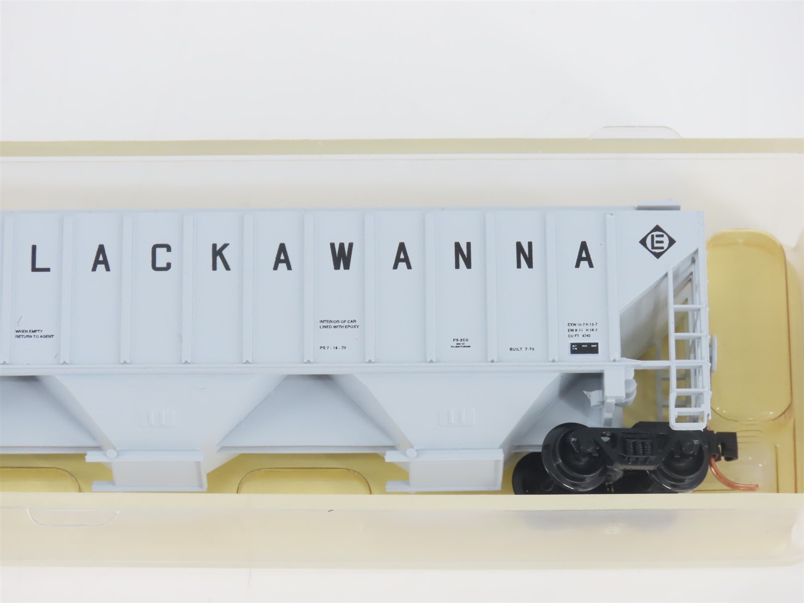 N Scale Red Caboose RN-15422-5 EL Erie Lackawanna 3-Bay Covered Hopper #20222