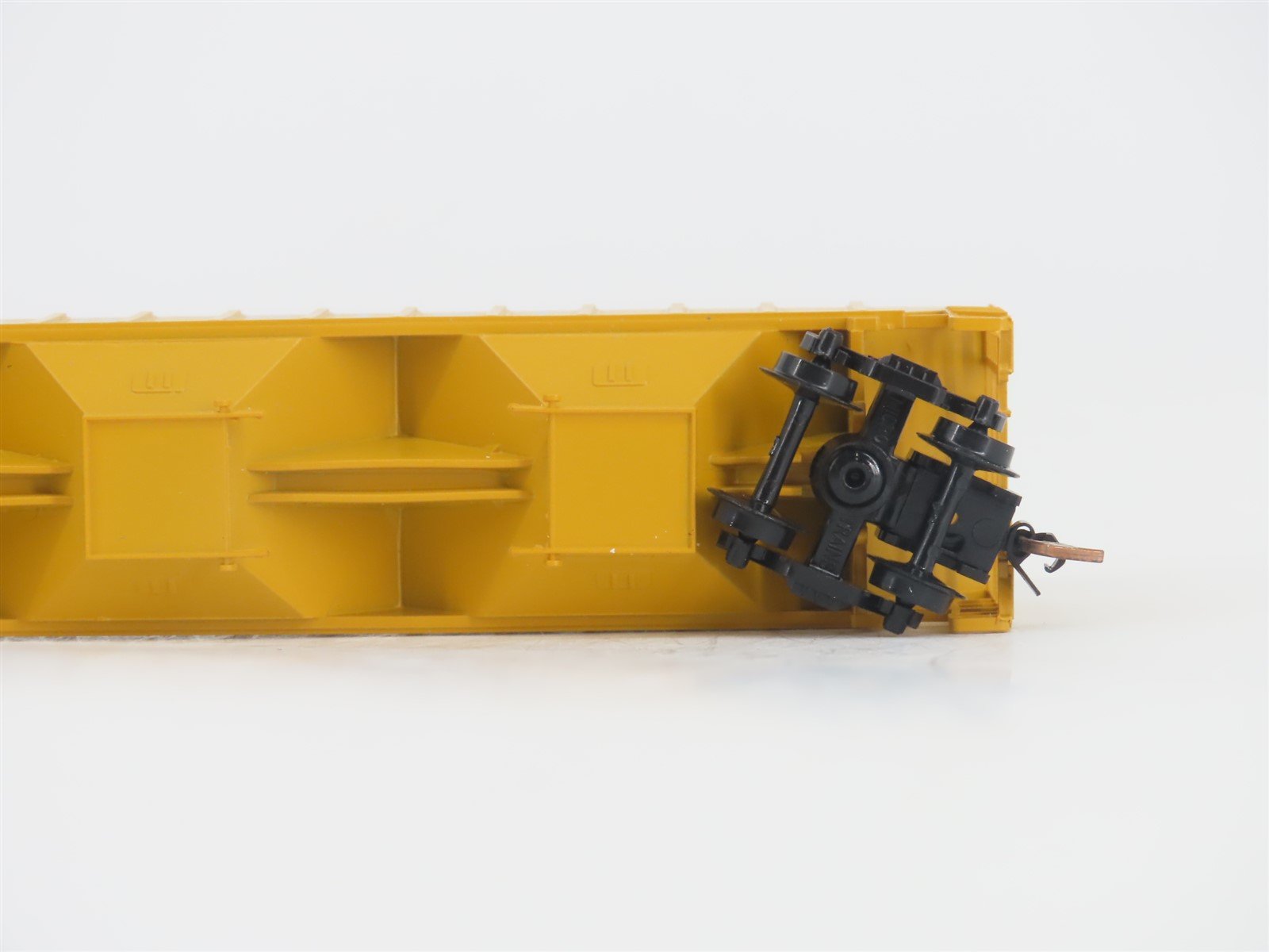 N Scale Red Caboose RN-15420 Gold Kist 3-Bay Covered Hopper #30851