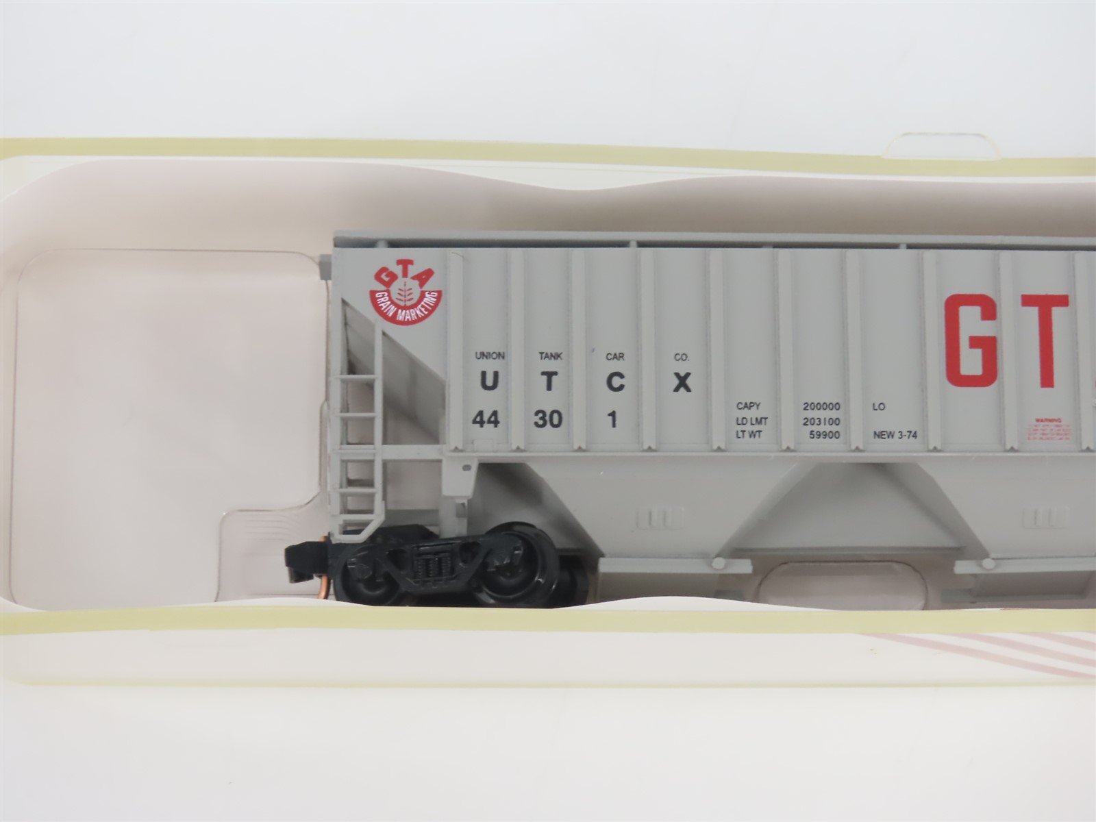 N Scale Red Caboose RN-15620 UTCX GTA 3-Bay Covered Hopper #44301