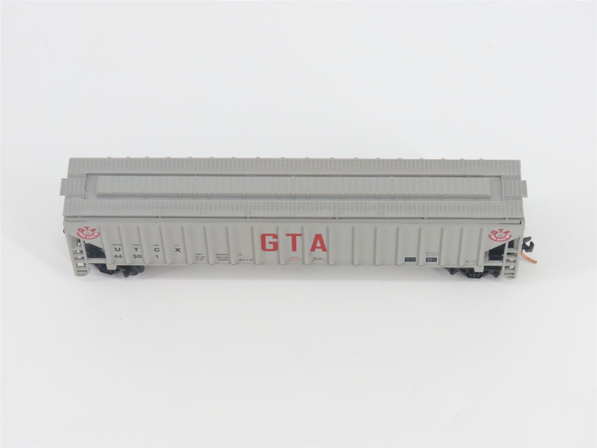 N Scale Red Caboose RN-15620 UTCX GTA 3-Bay Covered Hopper #44301