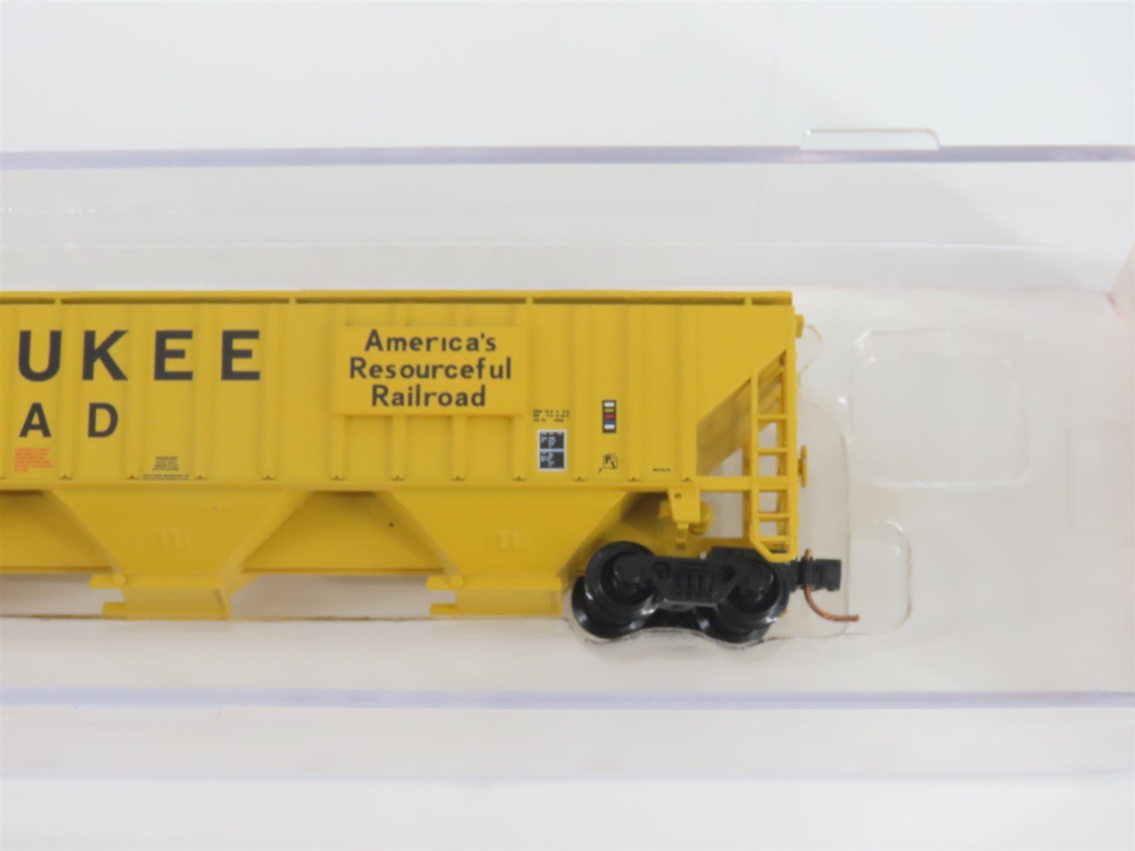 N Scale Red Caboose RM-25628-4 MILW Milwaukee Road 3-Bay Covered Hopper #100801