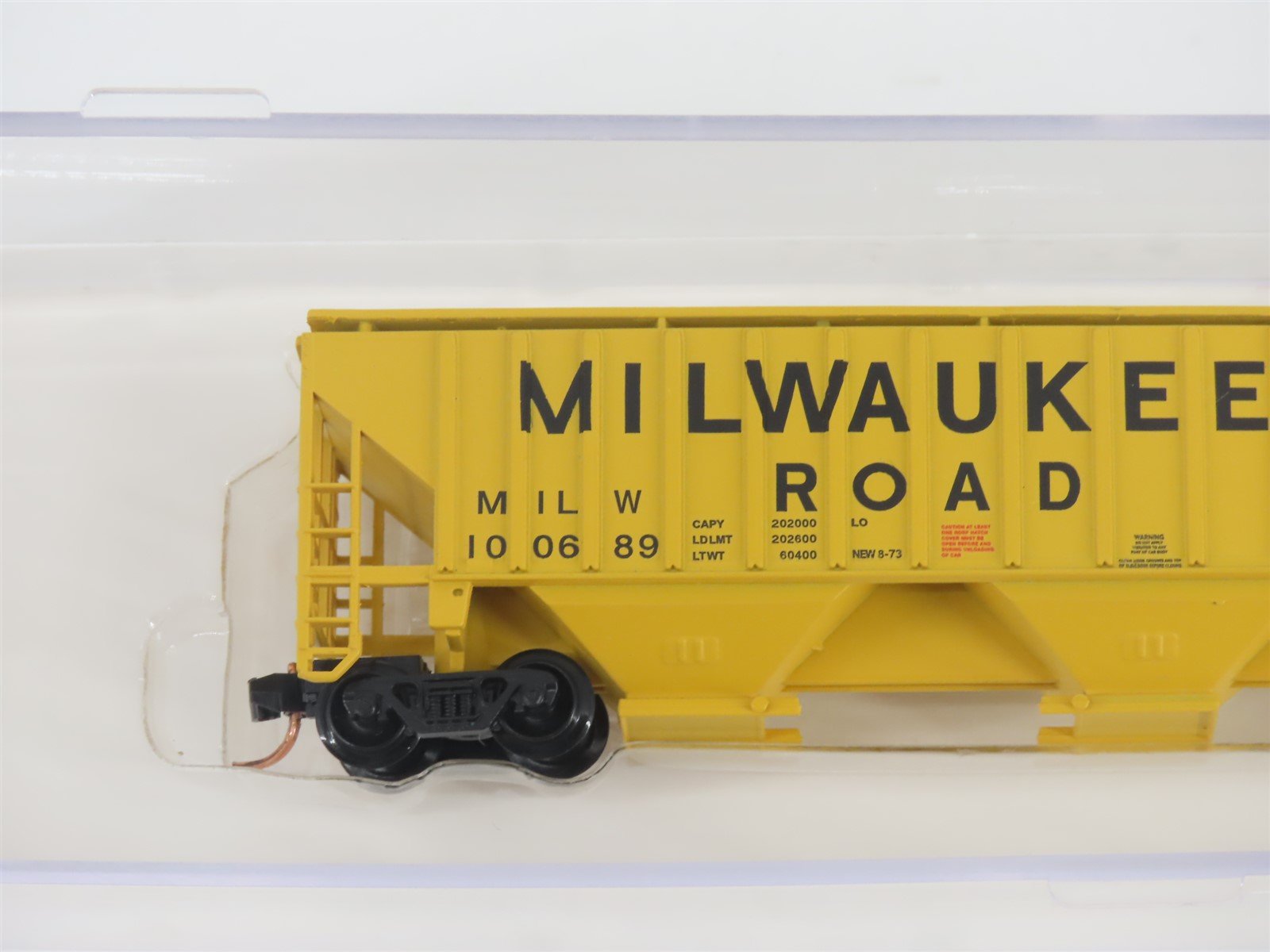 N Scale Red Caboose RM-25628-2 MILW Milwaukee Road 3-Bay Covered Hopper #100689
