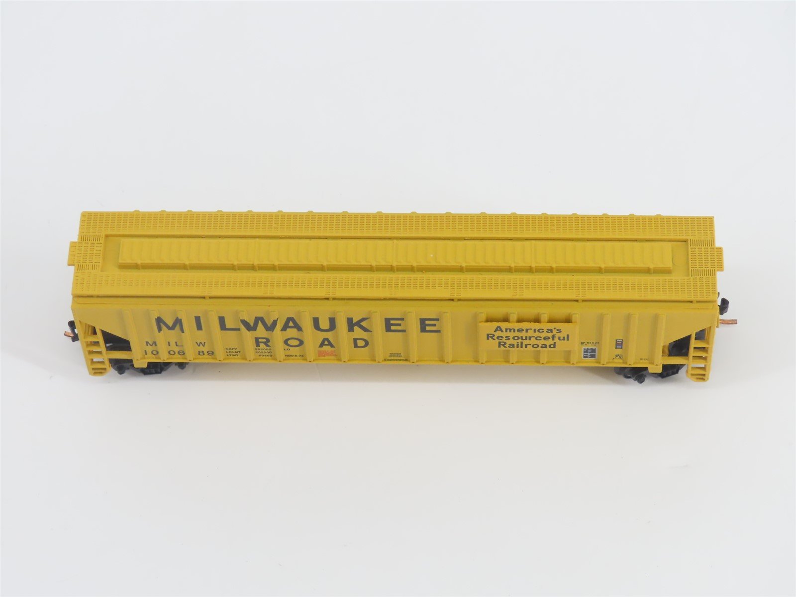 N Scale Red Caboose RM-25628-2 MILW Milwaukee Road 3-Bay Covered Hopper #100689