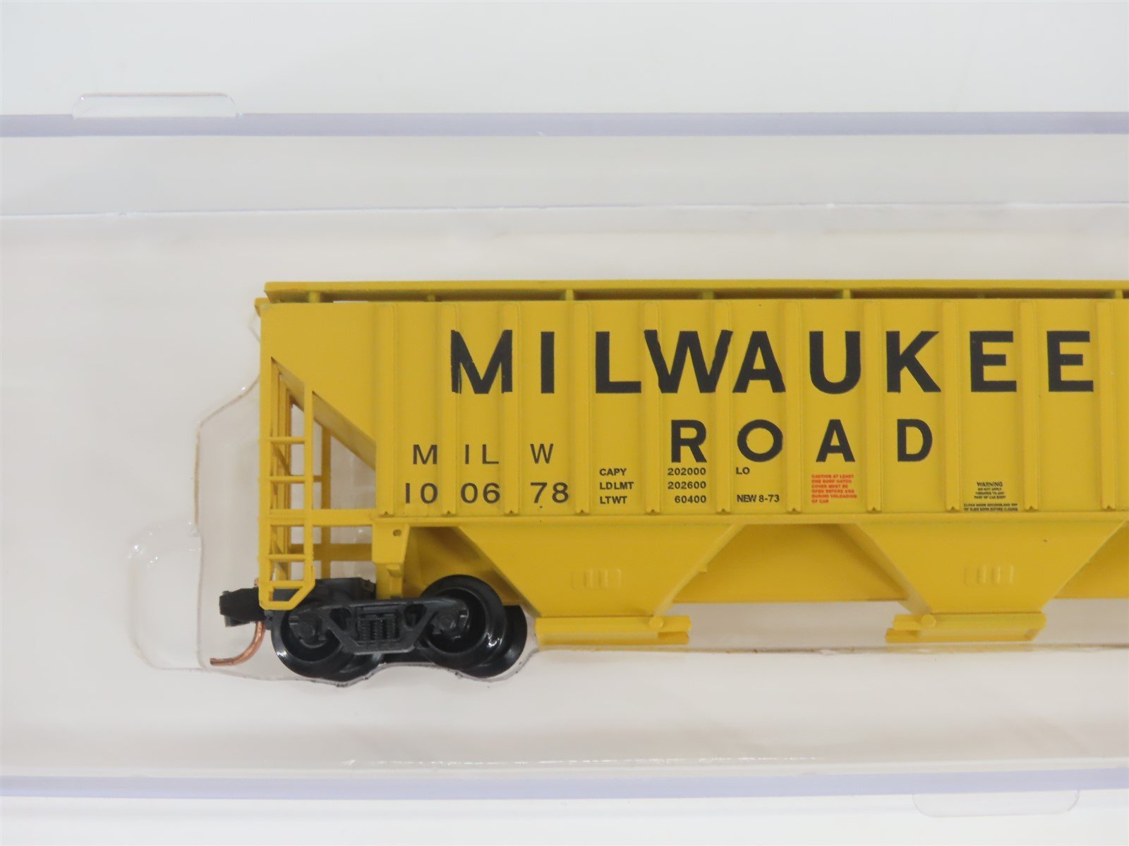 N Scale Red Caboose RM-25628-1 MILW Milwaukee Road 3-Bay Covered Hopper #100678