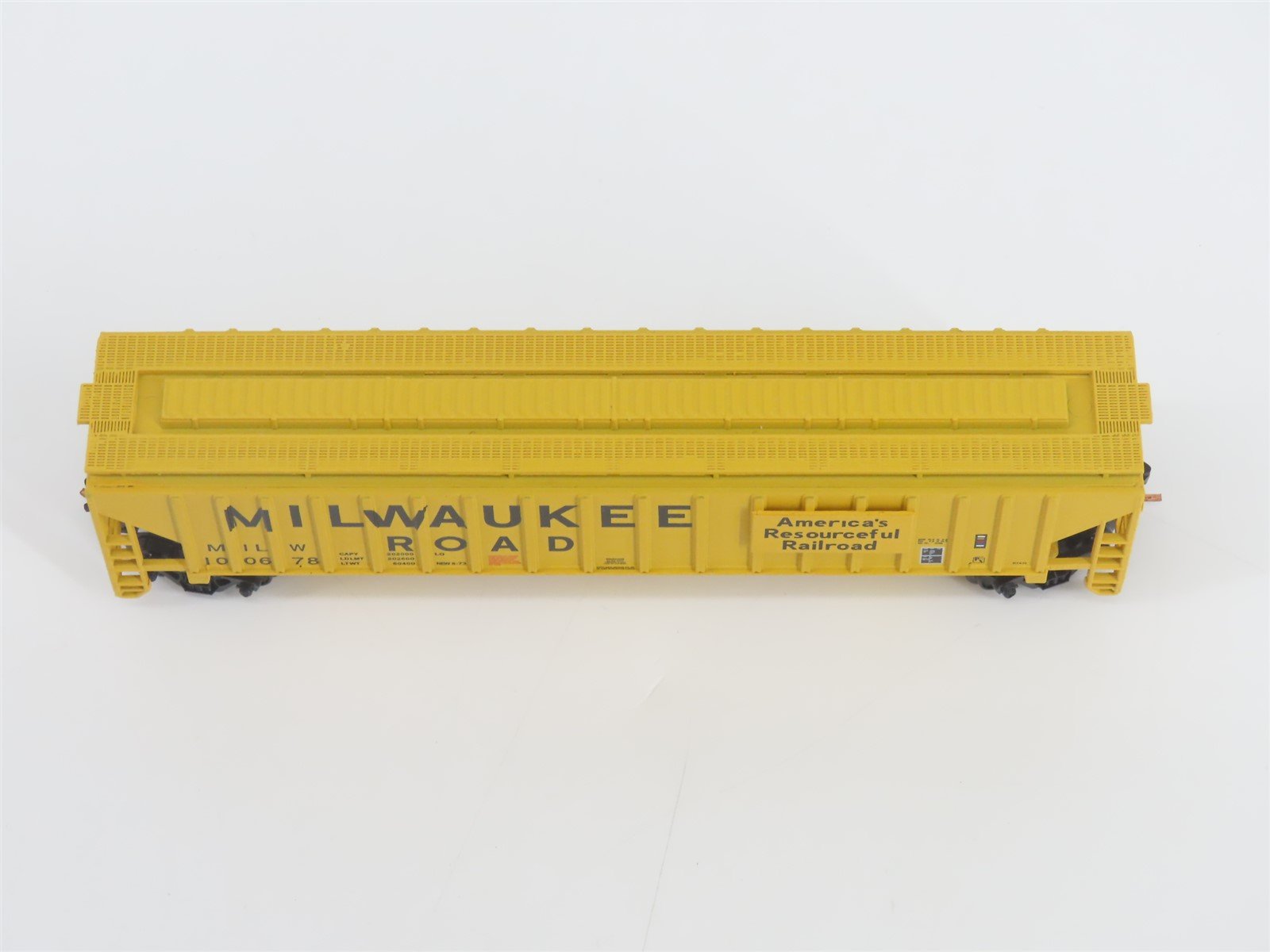 N Scale Red Caboose RM-25628-1 MILW Milwaukee Road 3-Bay Covered Hopper #100678