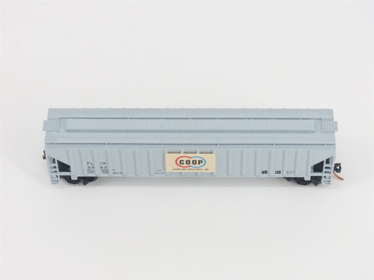 N Scale Red Caboose RM-25644-2 FLIX Farmland 3-Bay Covered Hopper #3052
