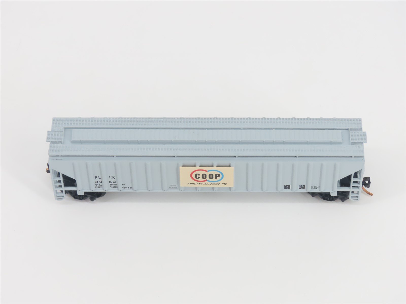 N Scale Red Caboose RM-25644-2 FLIX Farmland 3-Bay Covered Hopper #3052