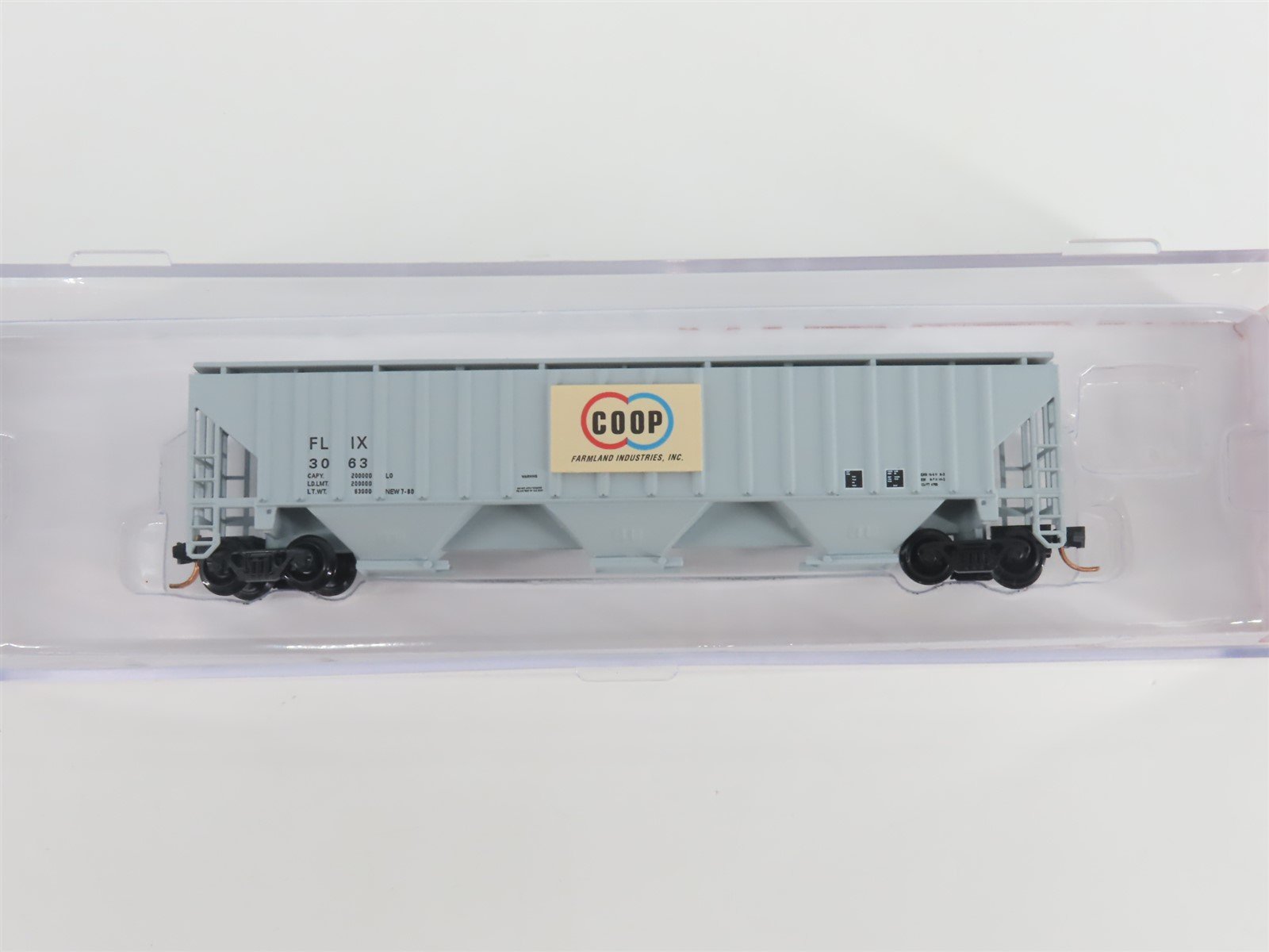 N Scale Red Caboose RM-25644-4 FLIX Farmland 3-Bay Covered Hopper #3063