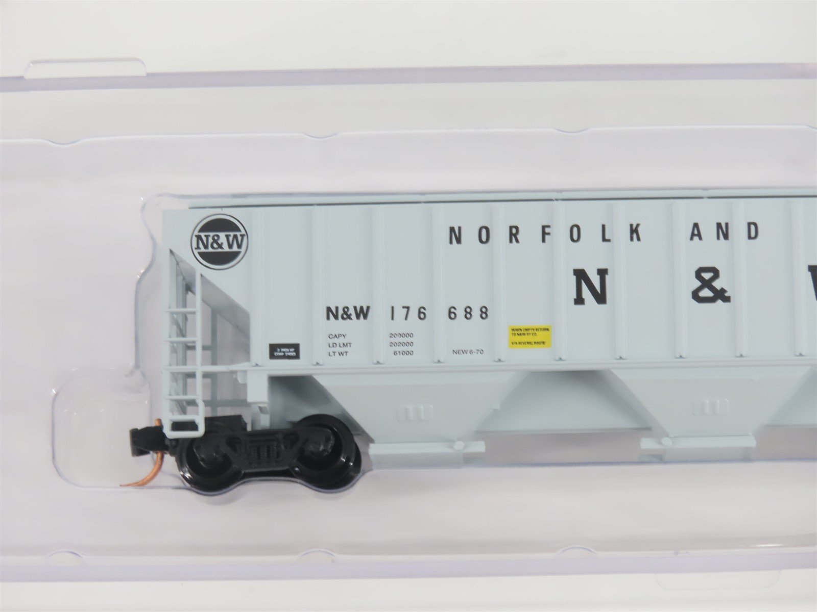 N Scale Red Caboose RM-25428-5 N&W Norfolk & Western 3-Bay Hopper #176688