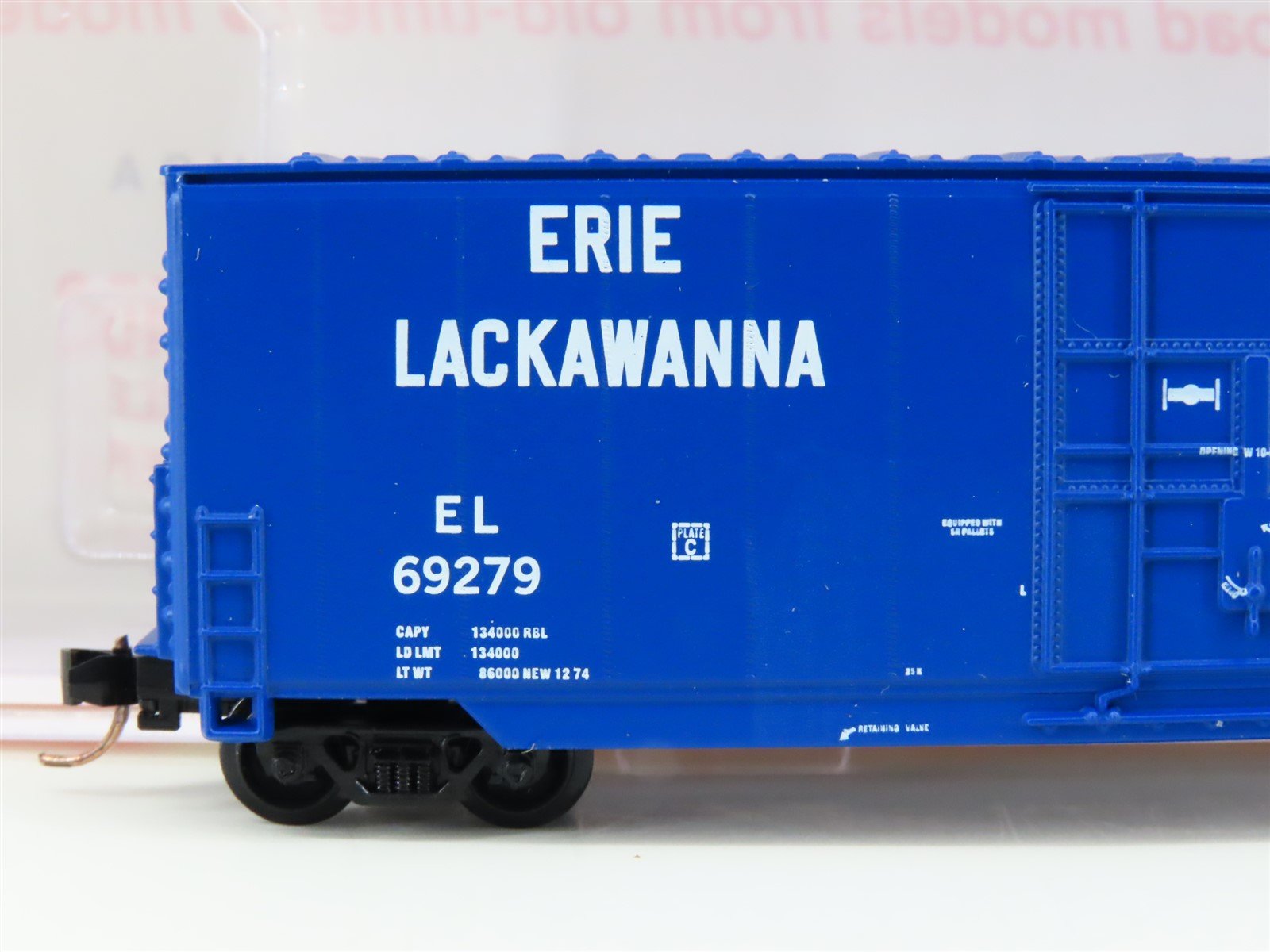 N Scale Roundhouse 82005 EL Erie Lackawanna 50' Hi-Cube Boxcar #69279 UPGRADED
