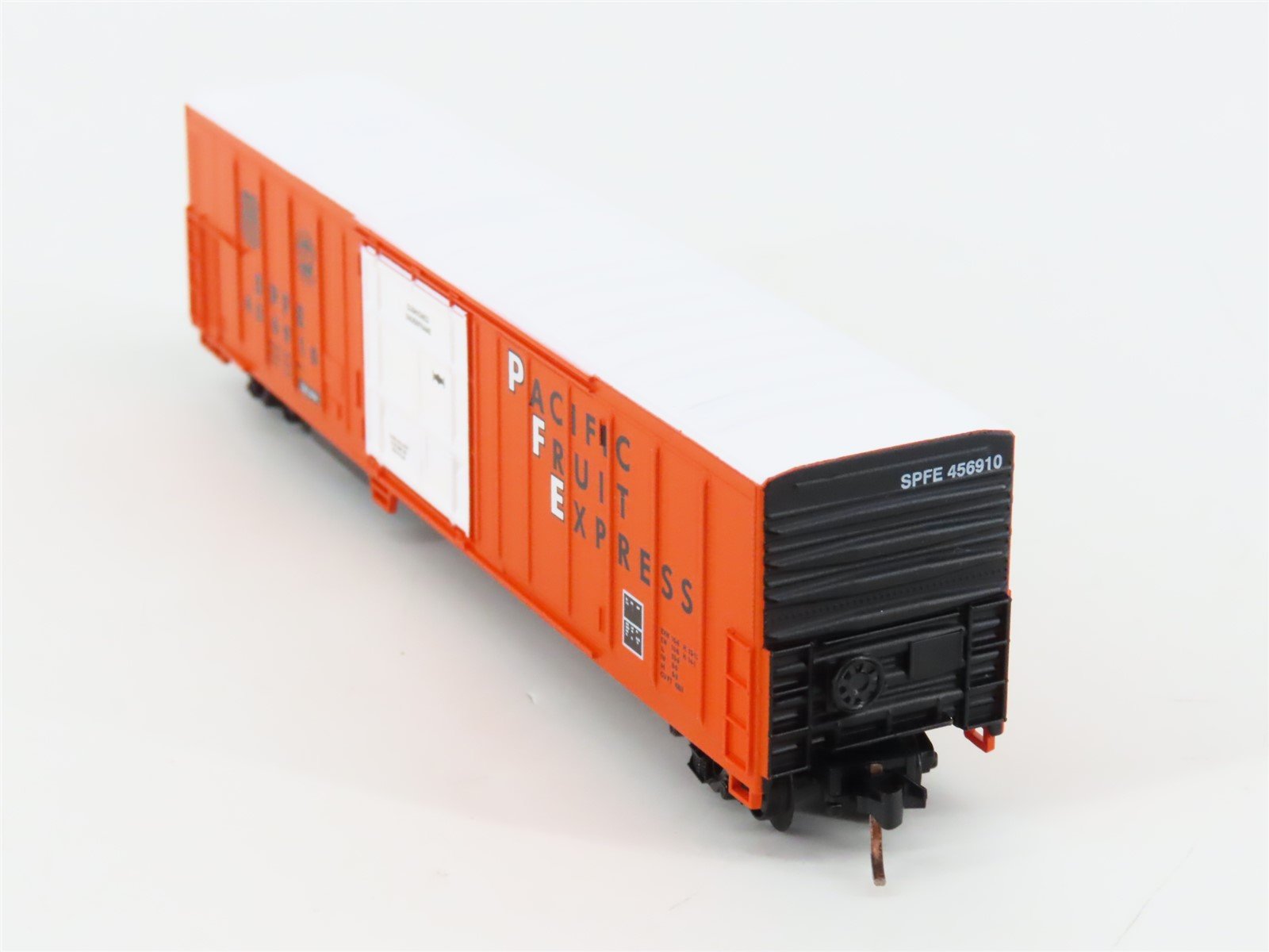 N Scale Roundhouse 84211 SPFE PFE Orange 57' Mechanical Reefer #456910 UPGRADED