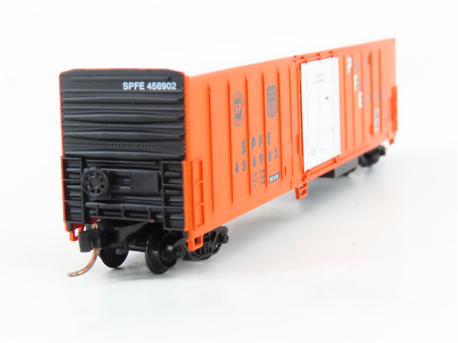N Scale Roundhouse 84211 SPFE PFE Orange 57' Mechanical Reefer #456910 UPGRADED